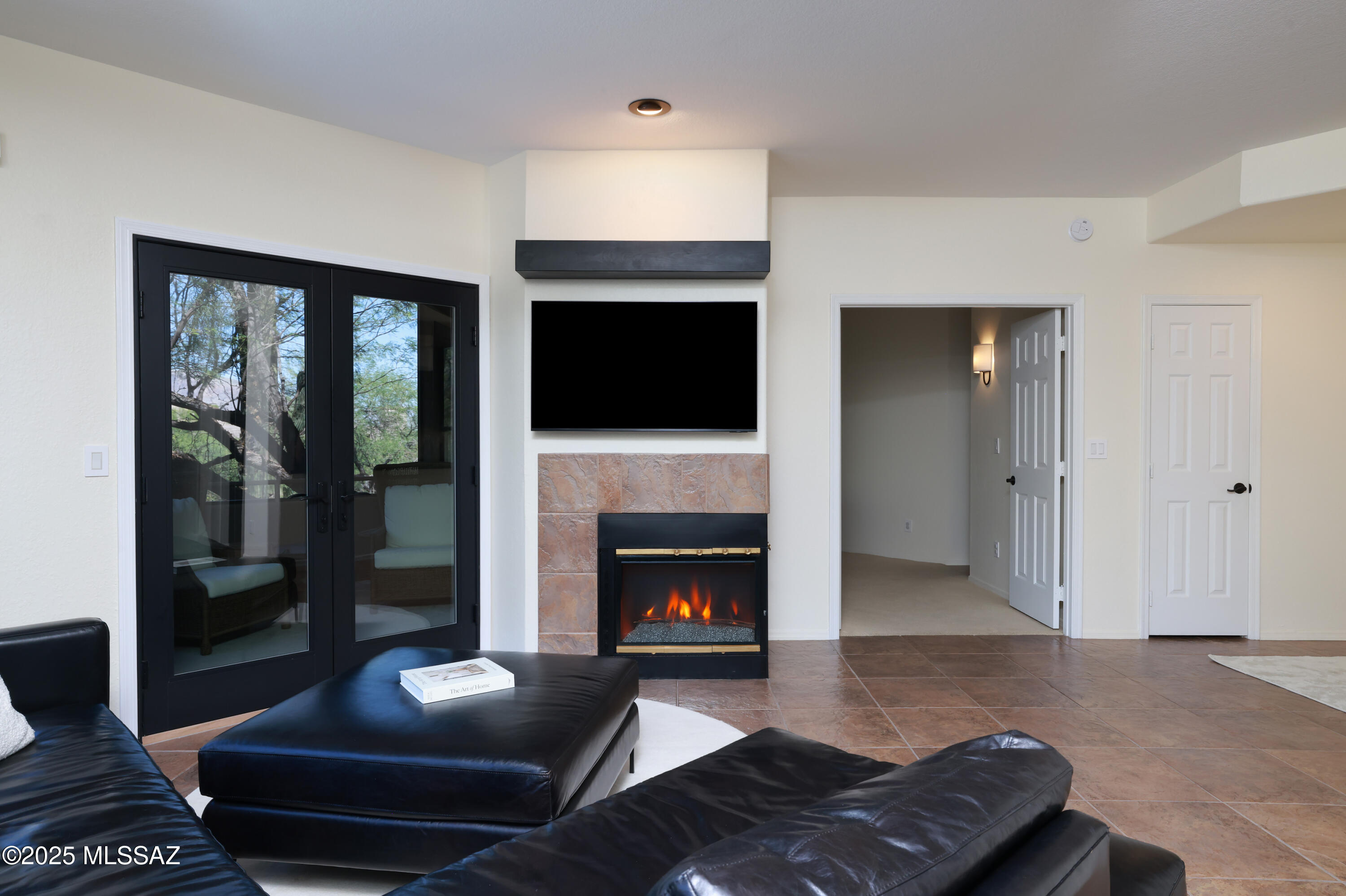 6655 N Canyon Crest Drive NE Unit: # 22103