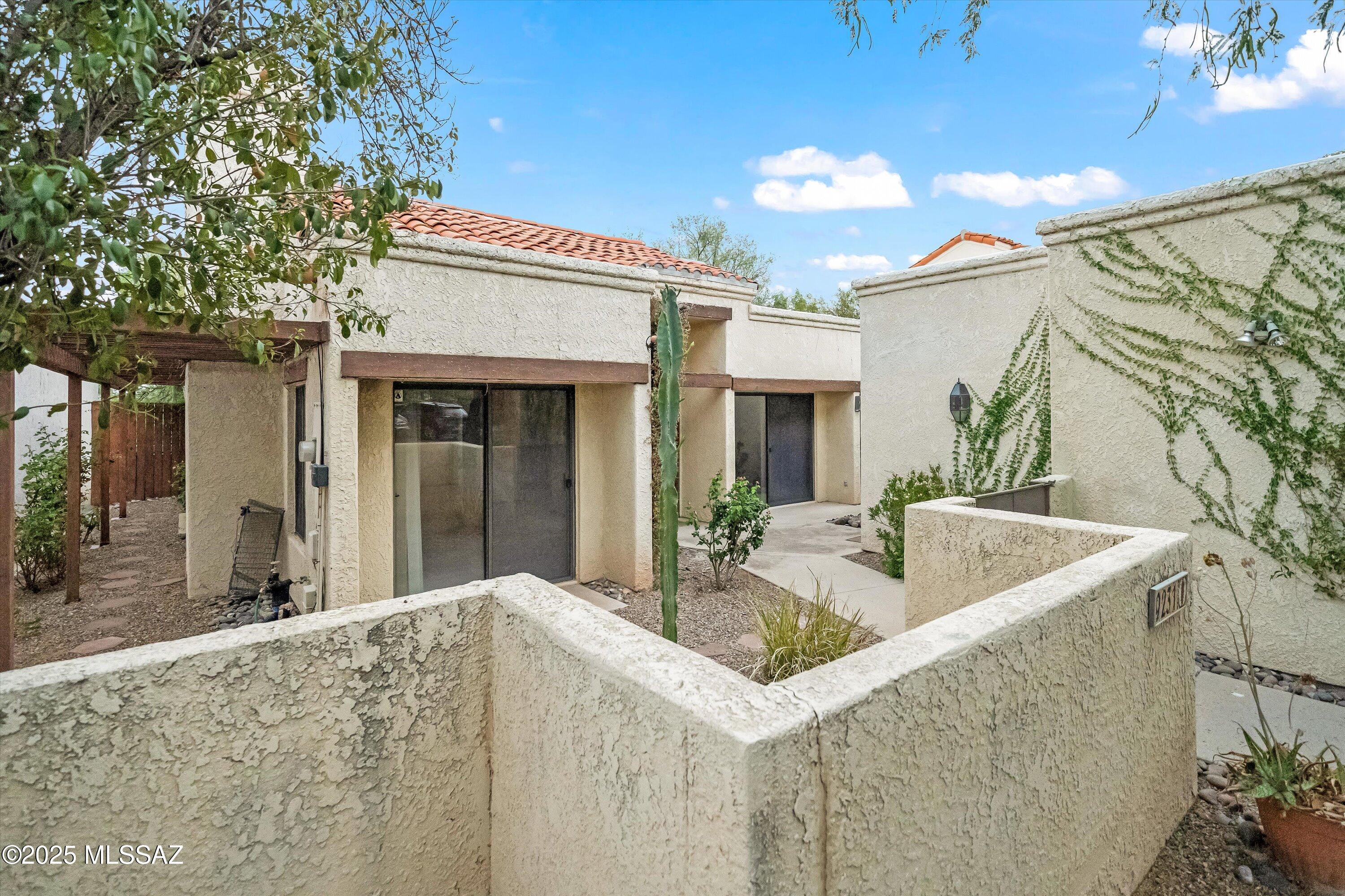 9231 E Lakeside Court