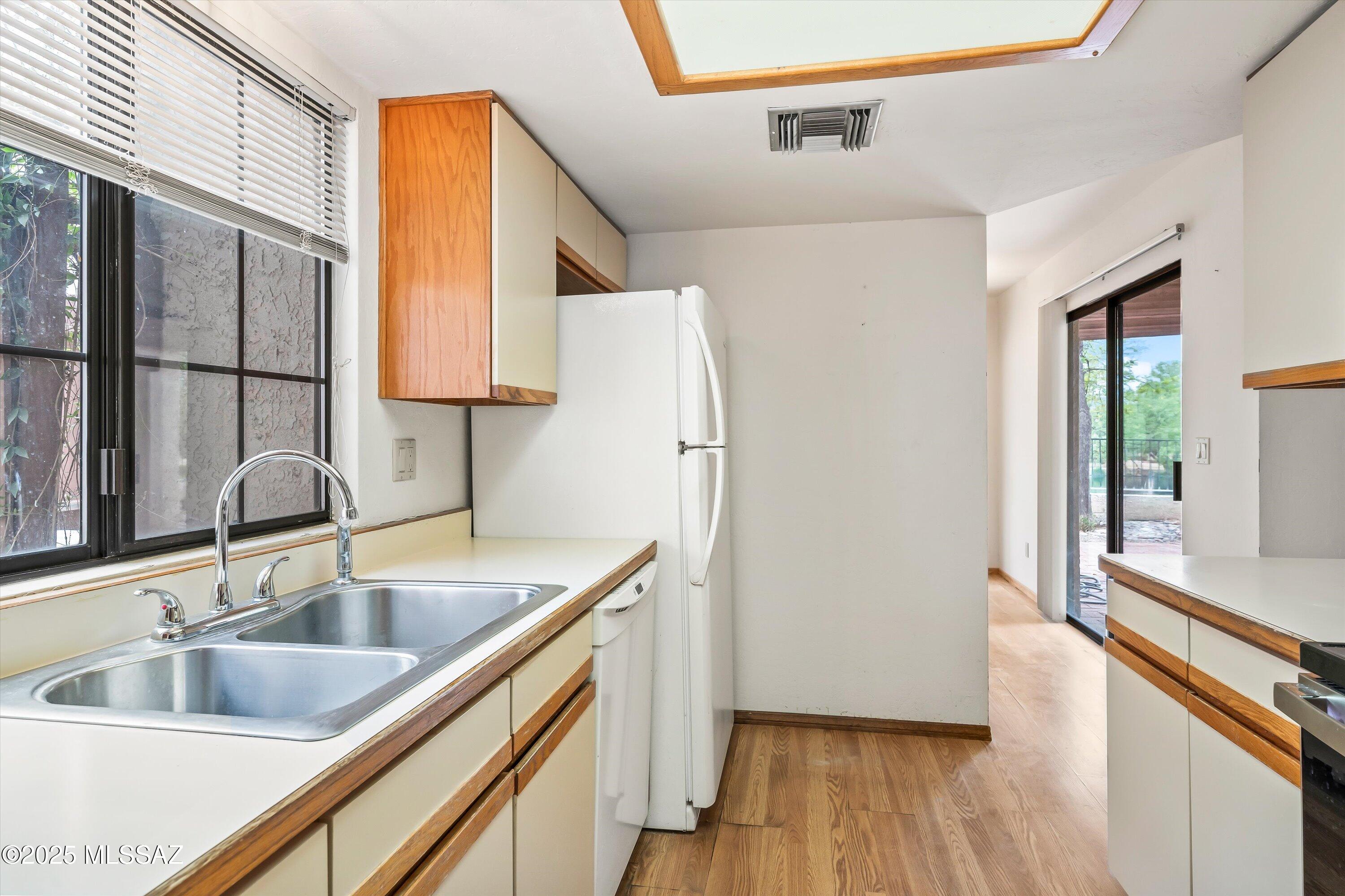 9231 E Lakeside Court