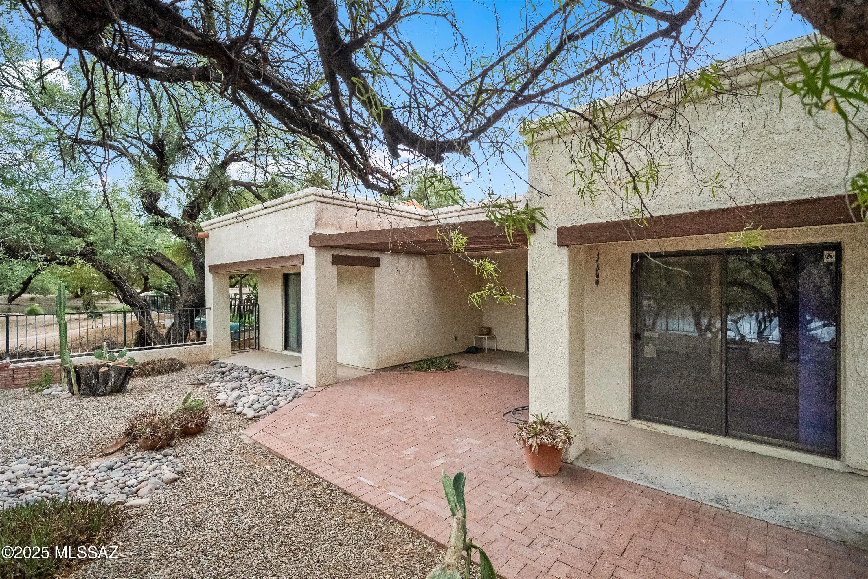 9231 E Lakeside Court