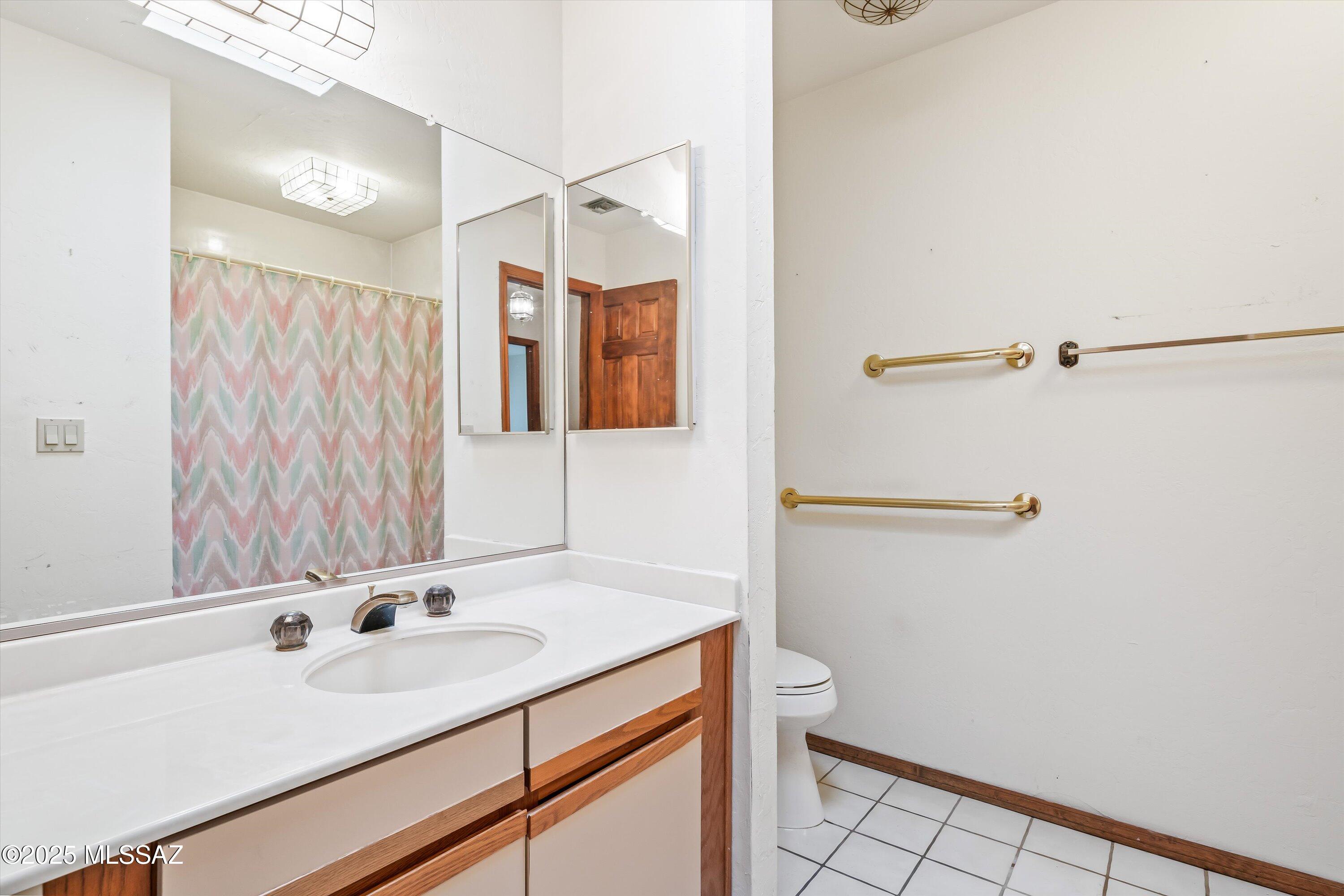 9231 E Lakeside Court