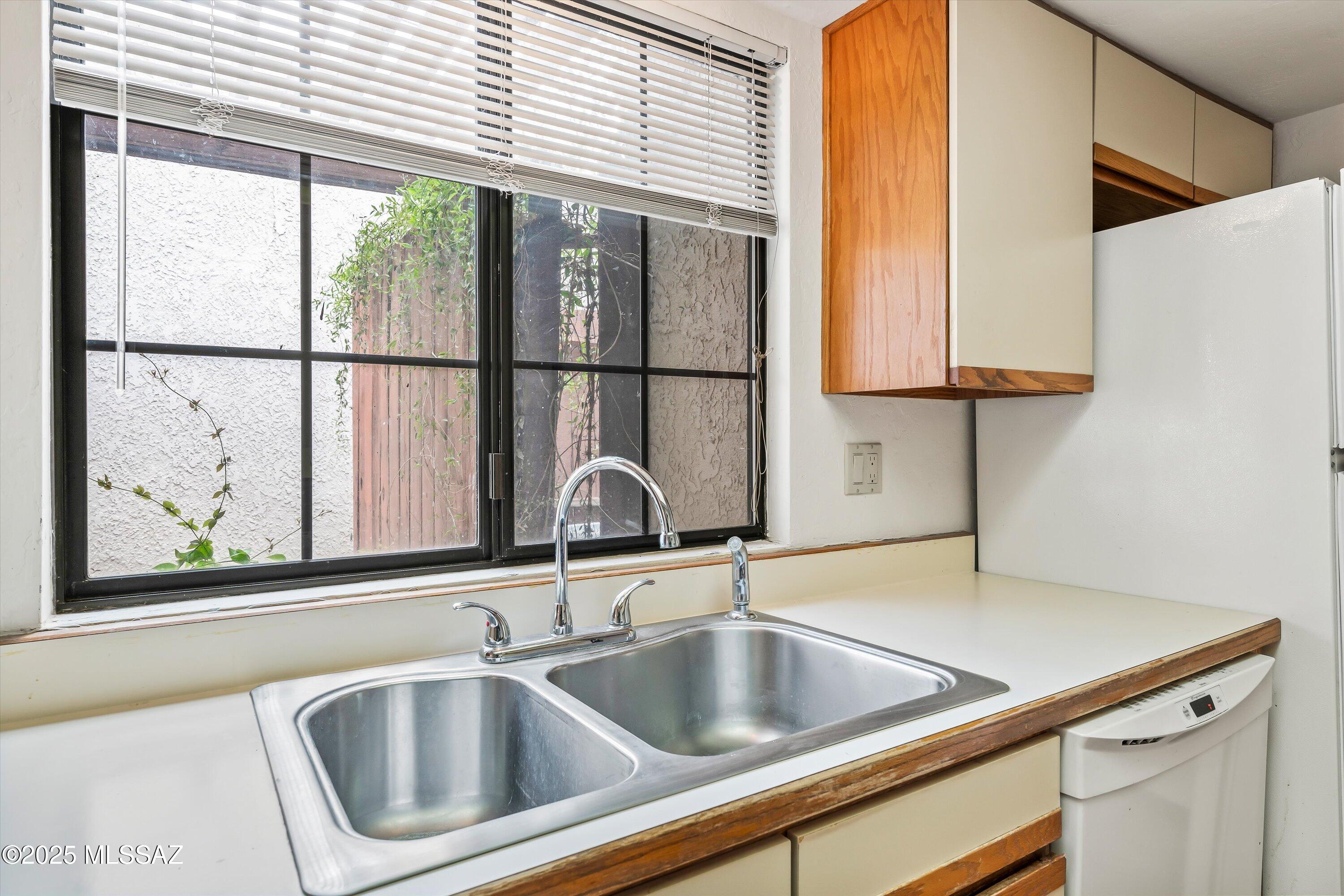 9231 E Lakeside Court