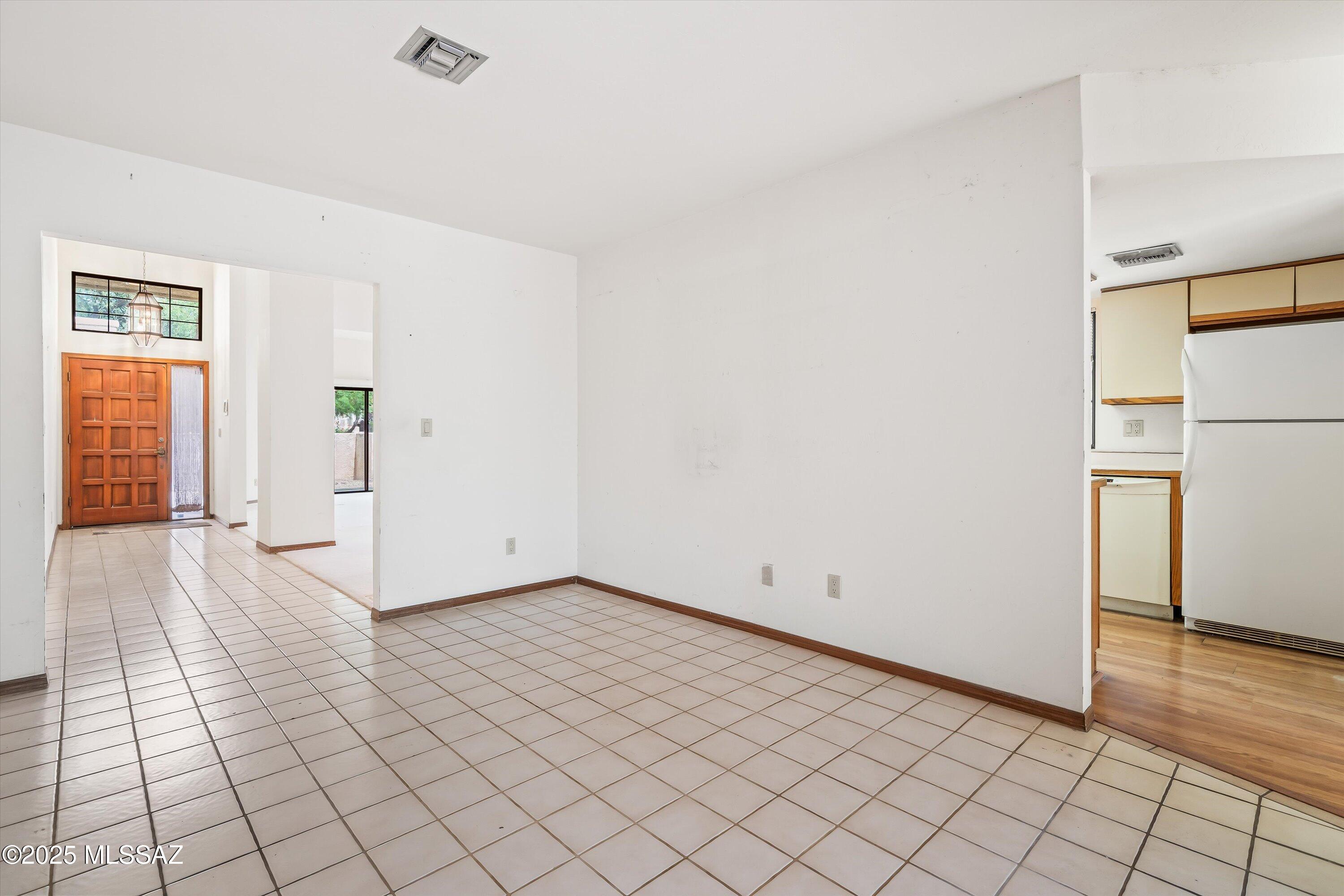 9231 E Lakeside Court