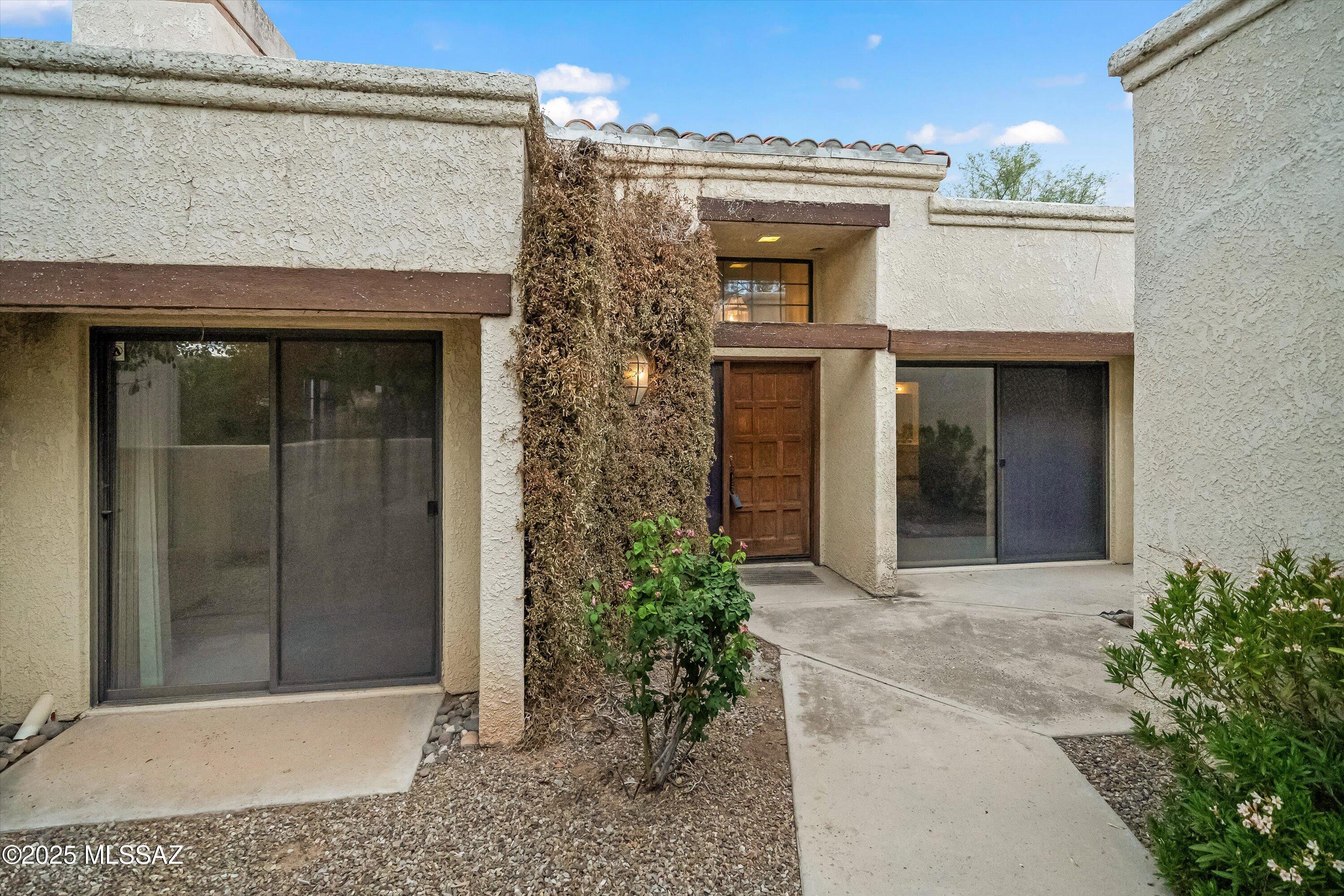 9231 E Lakeside Court