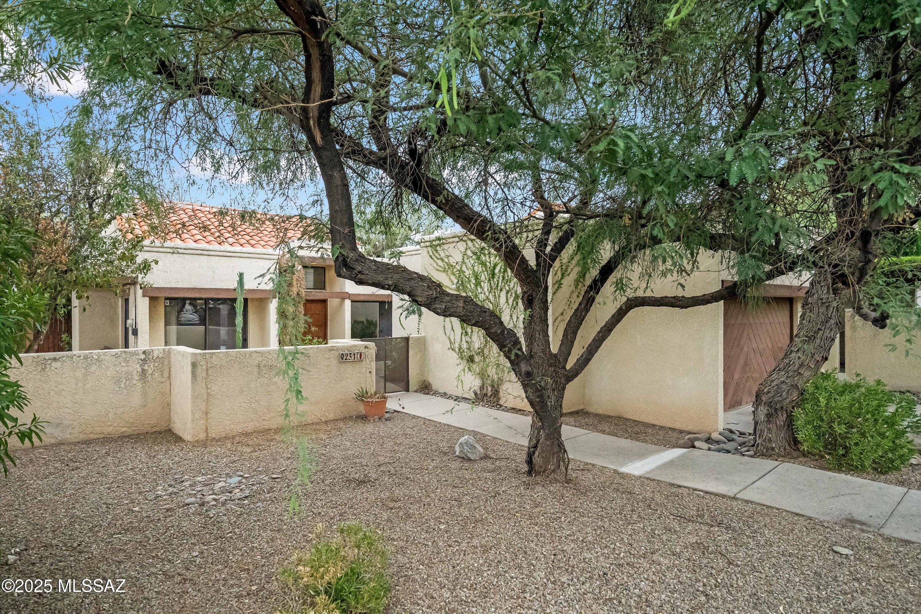 9231 E Lakeside Court