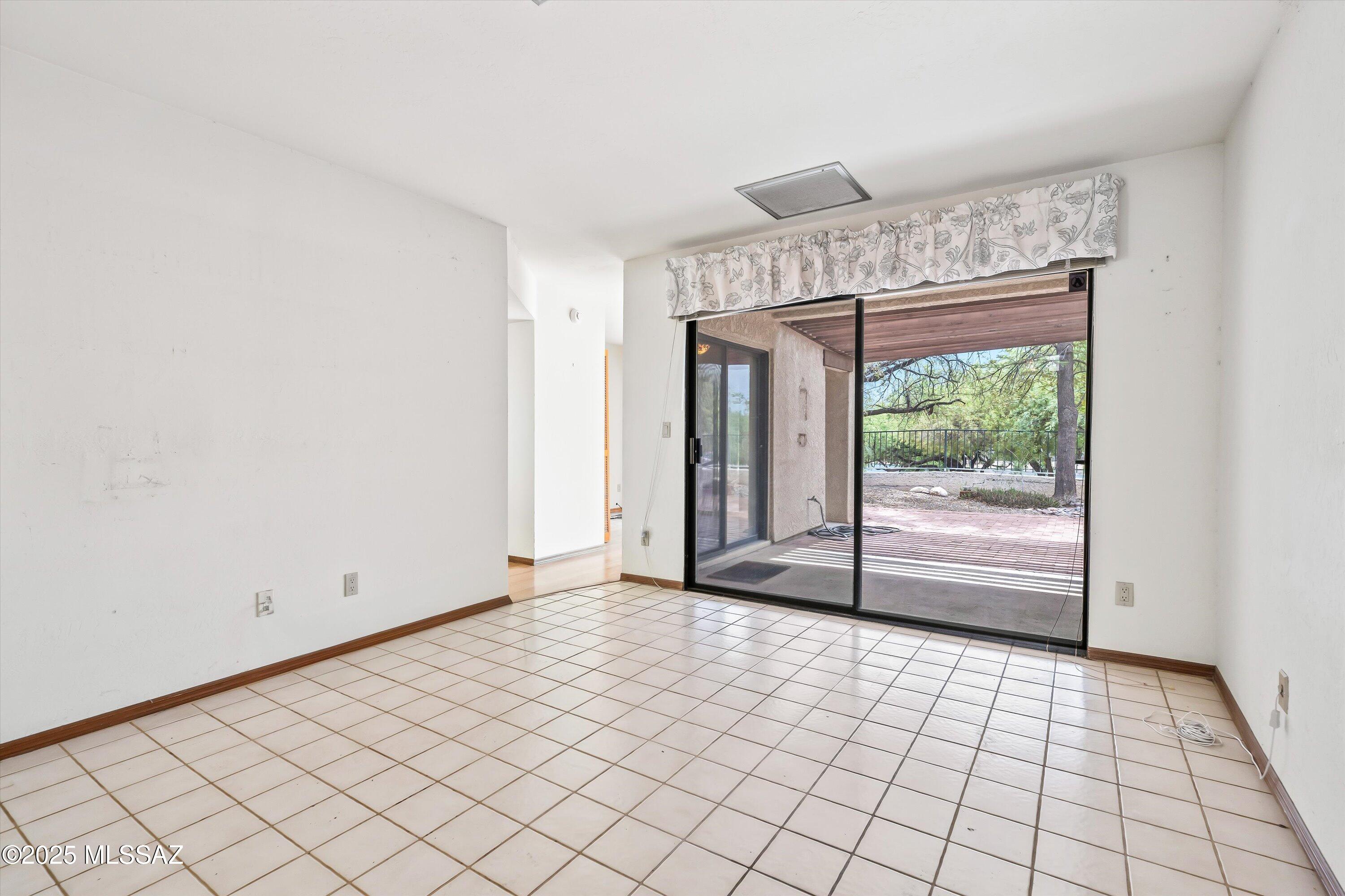 9231 E Lakeside Court