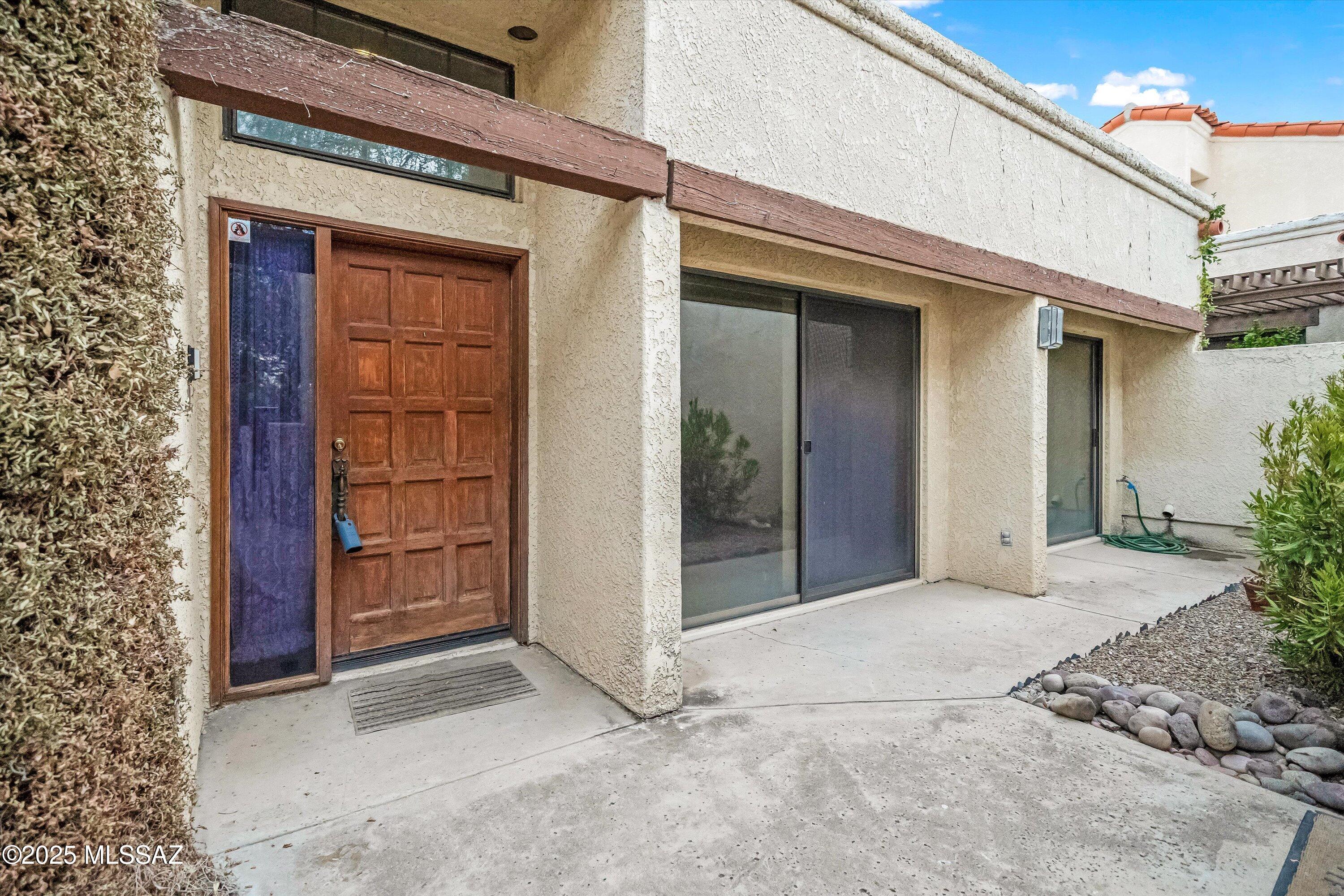 9231 E Lakeside Court