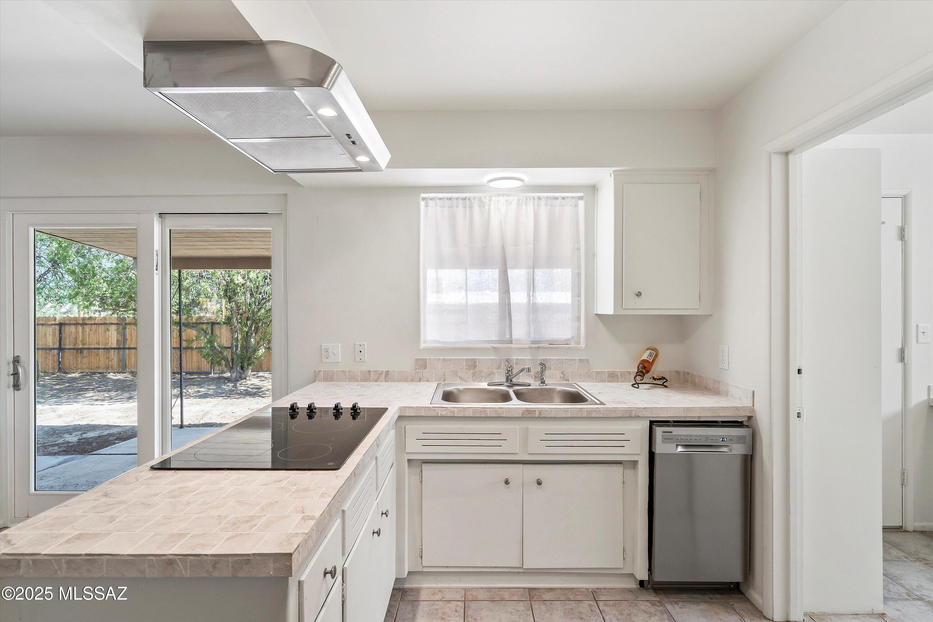 3501 E Edison Street
