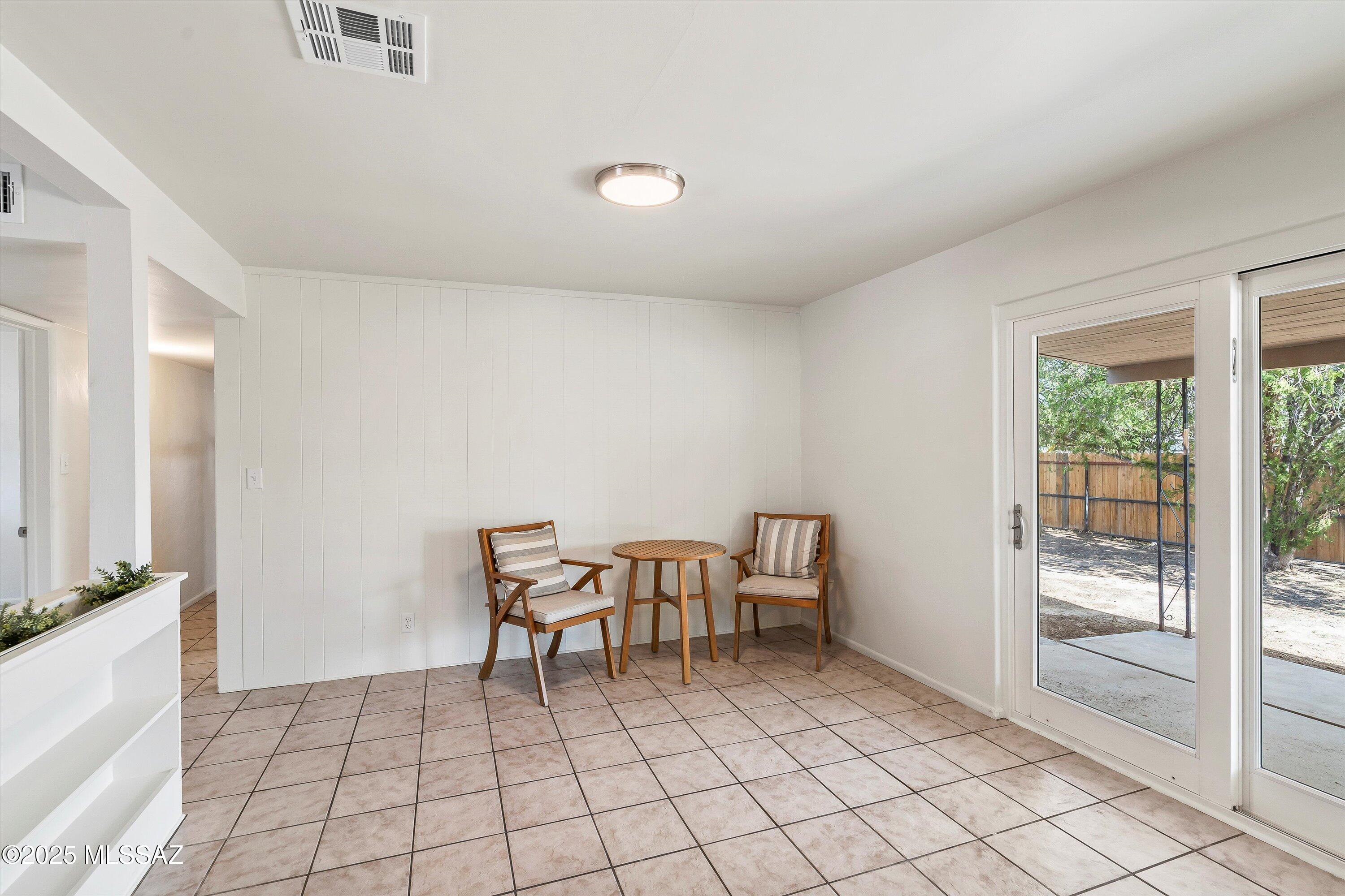 3501 E Edison Street