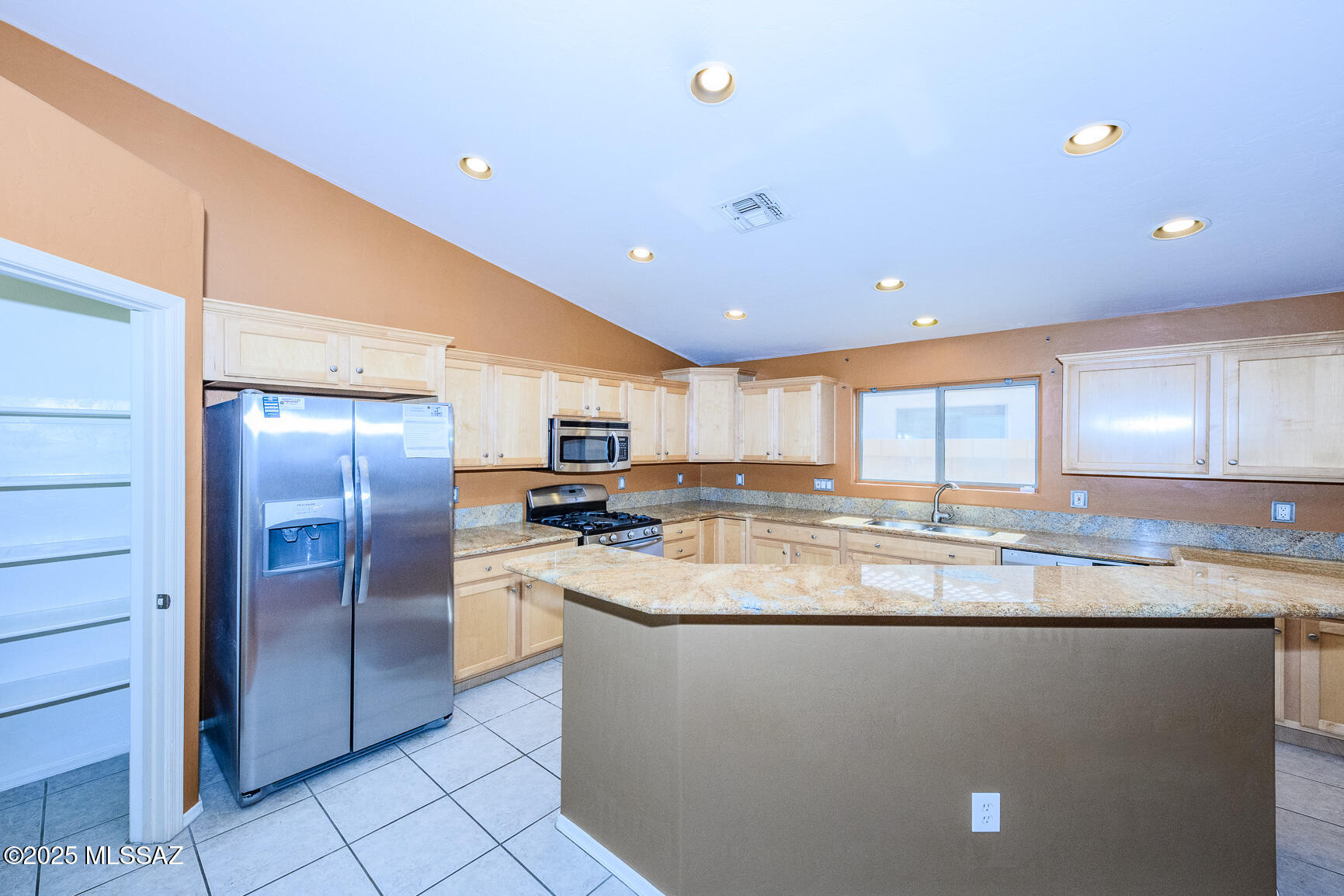 10462 E Rose Hill Street