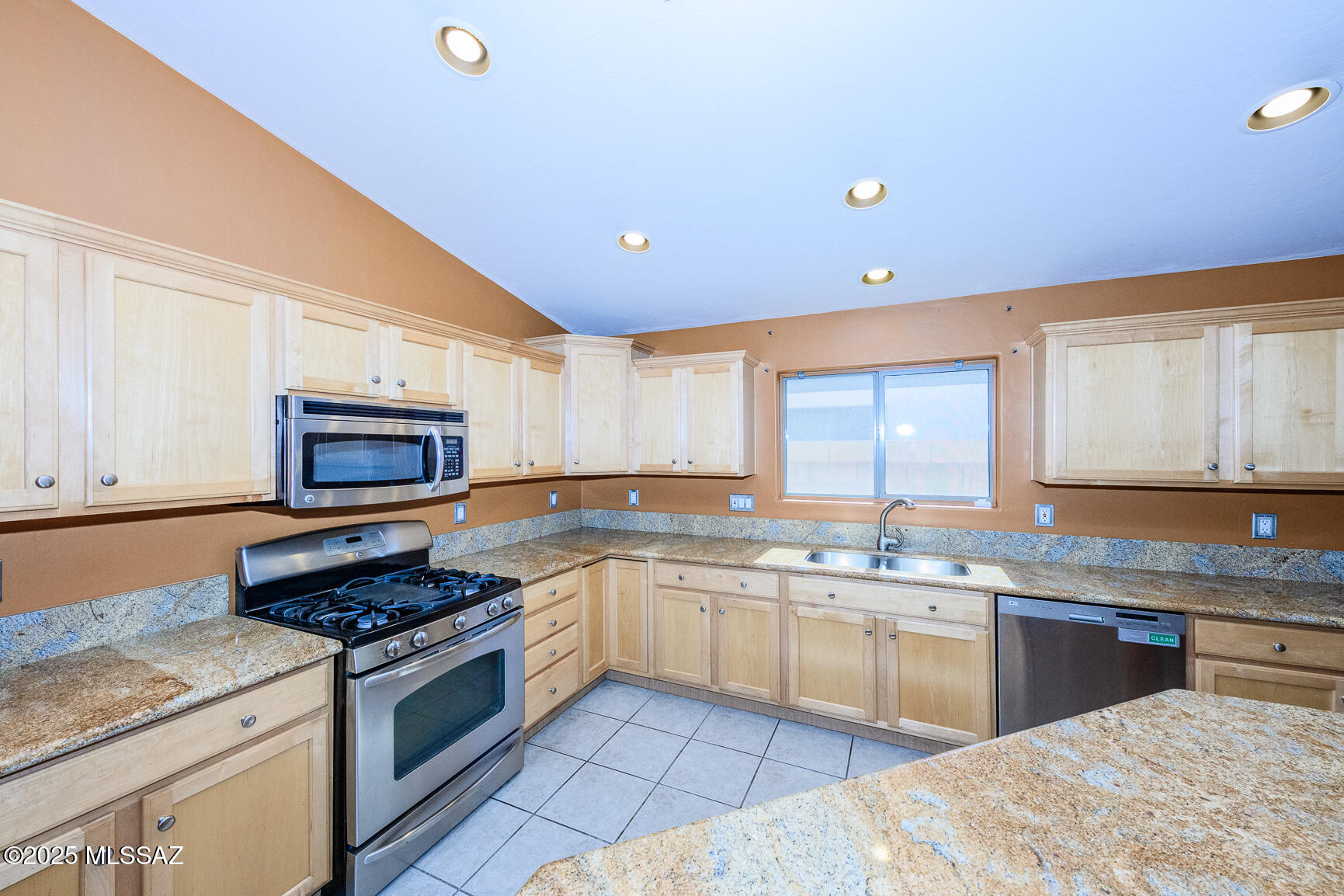 10462 E Rose Hill Street