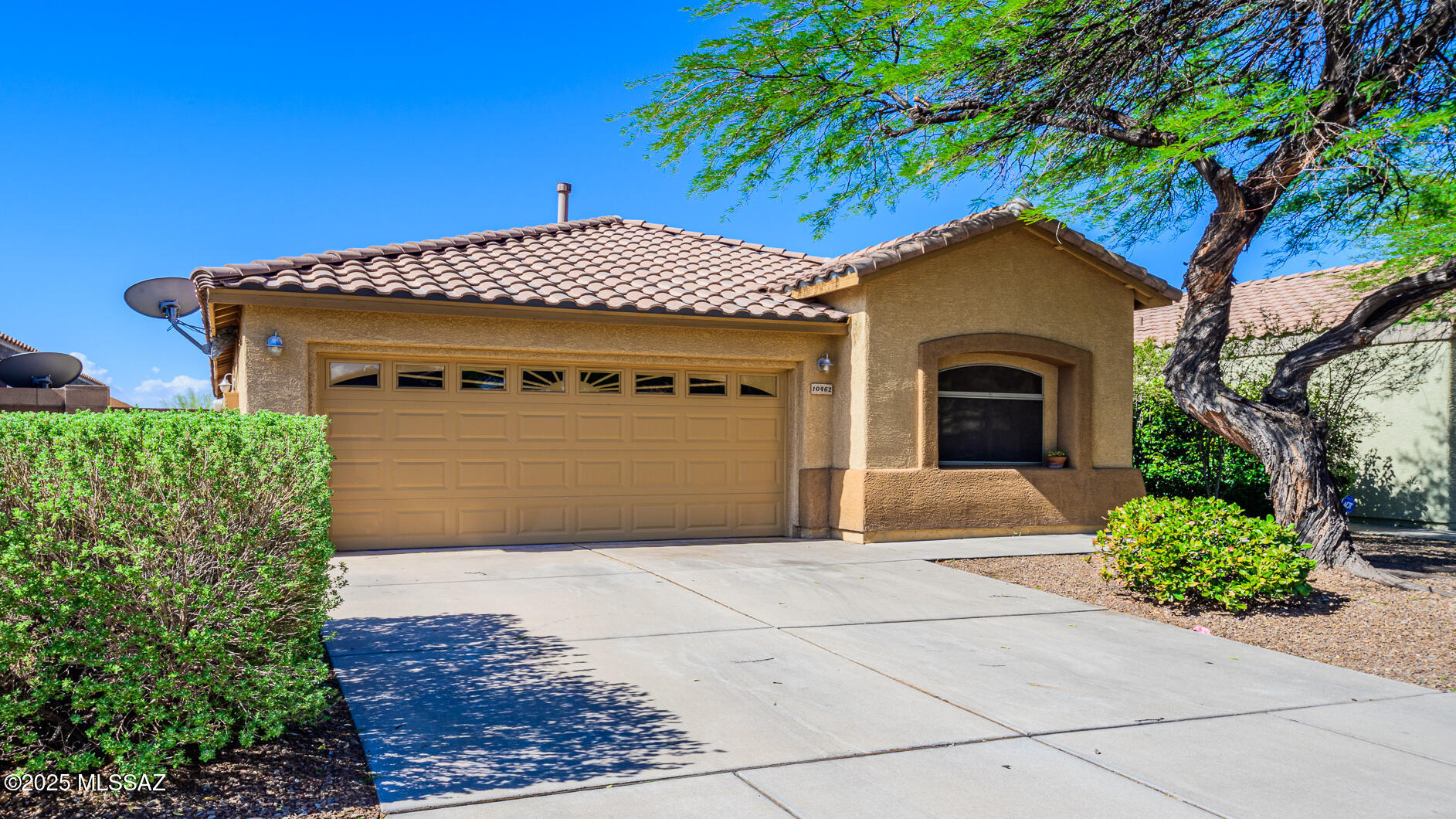 10462 E Rose Hill Street