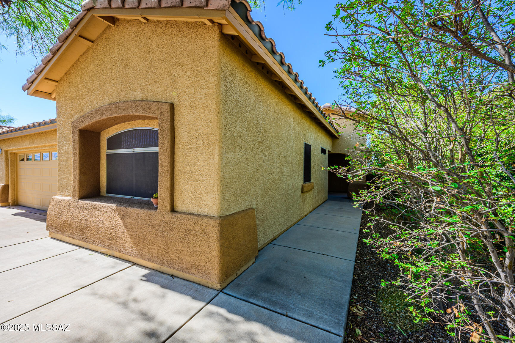 10462 E Rose Hill Street