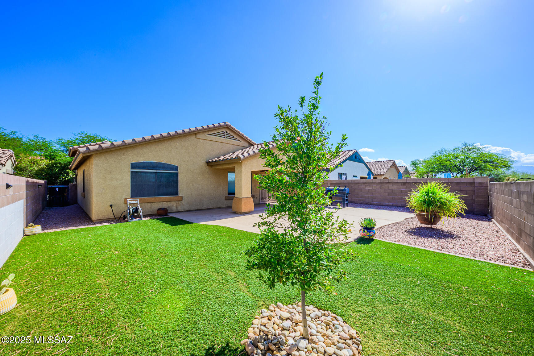 10462 E Rose Hill Street