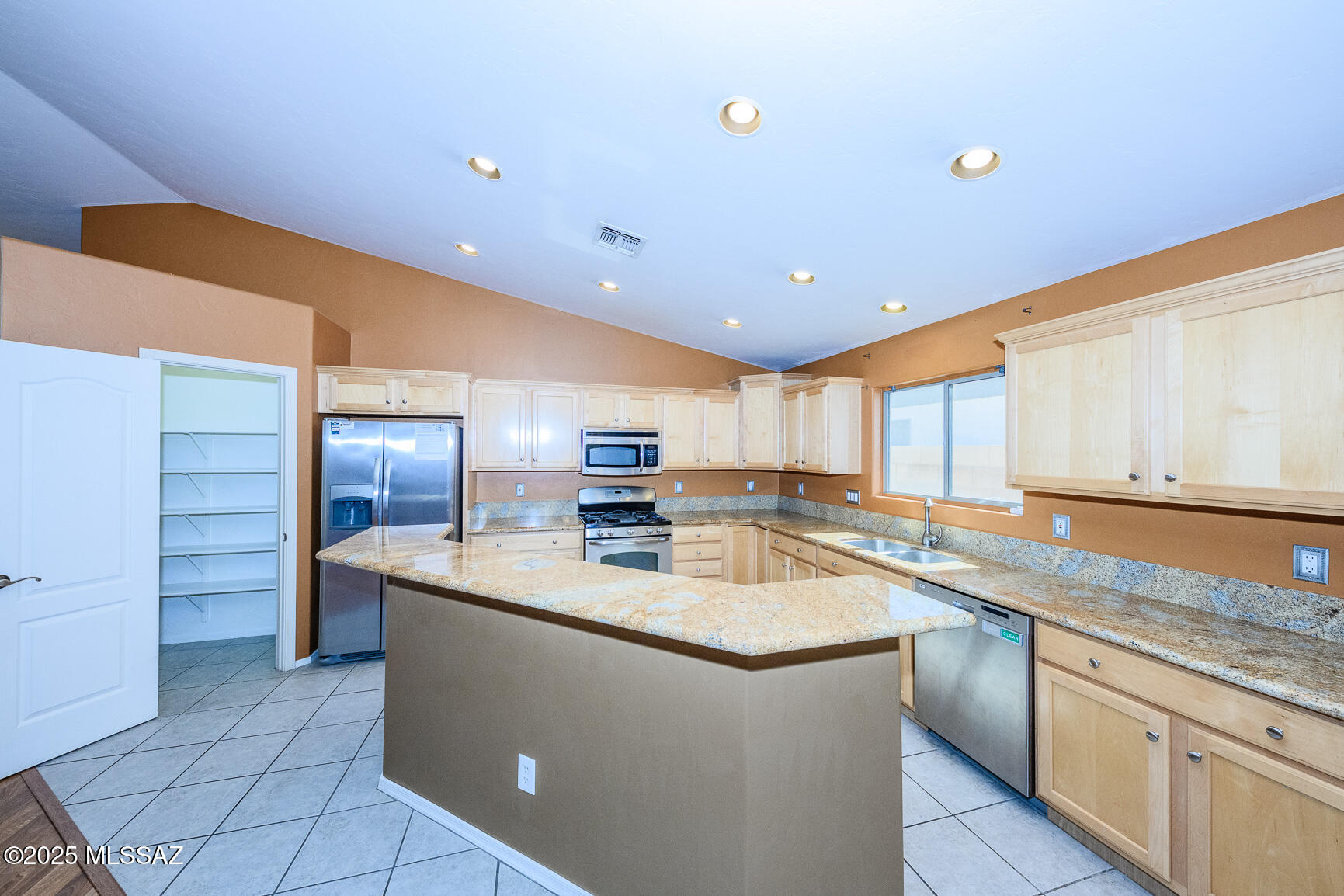 10462 E Rose Hill Street