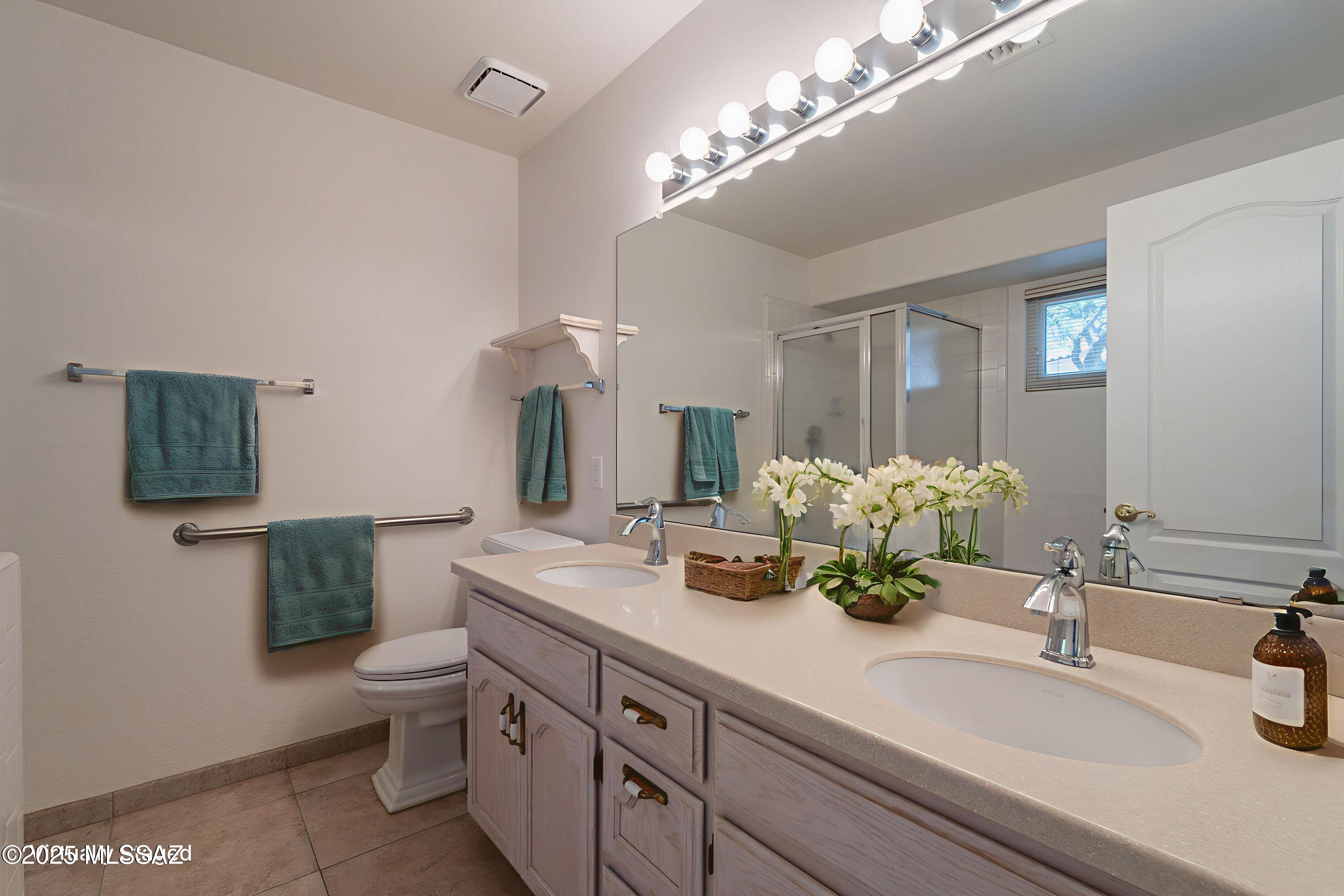 120 E Carolwood Drive