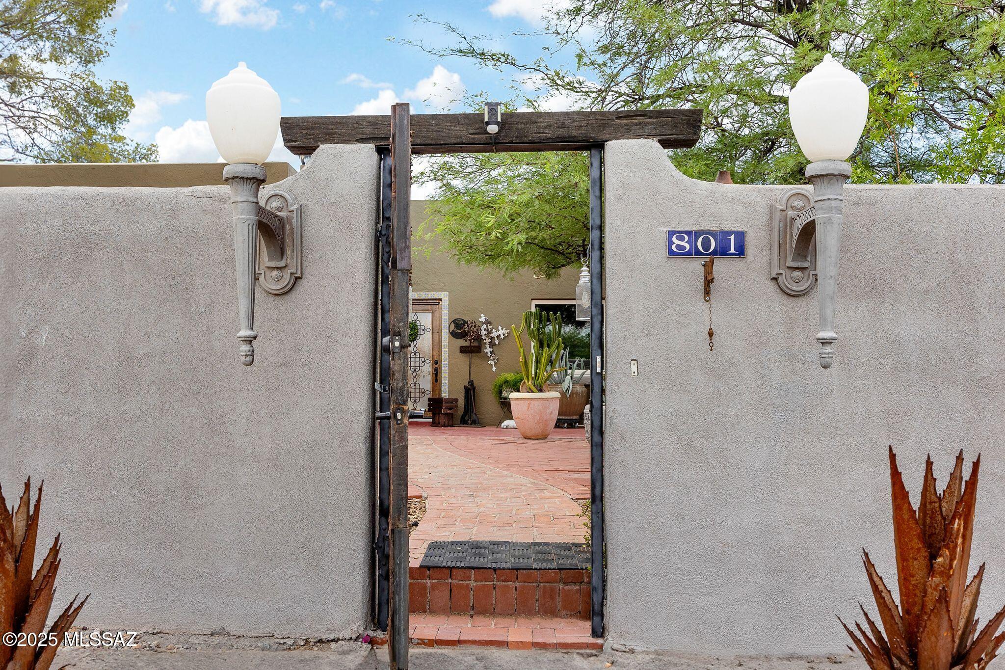 801 N Catalina Avenue