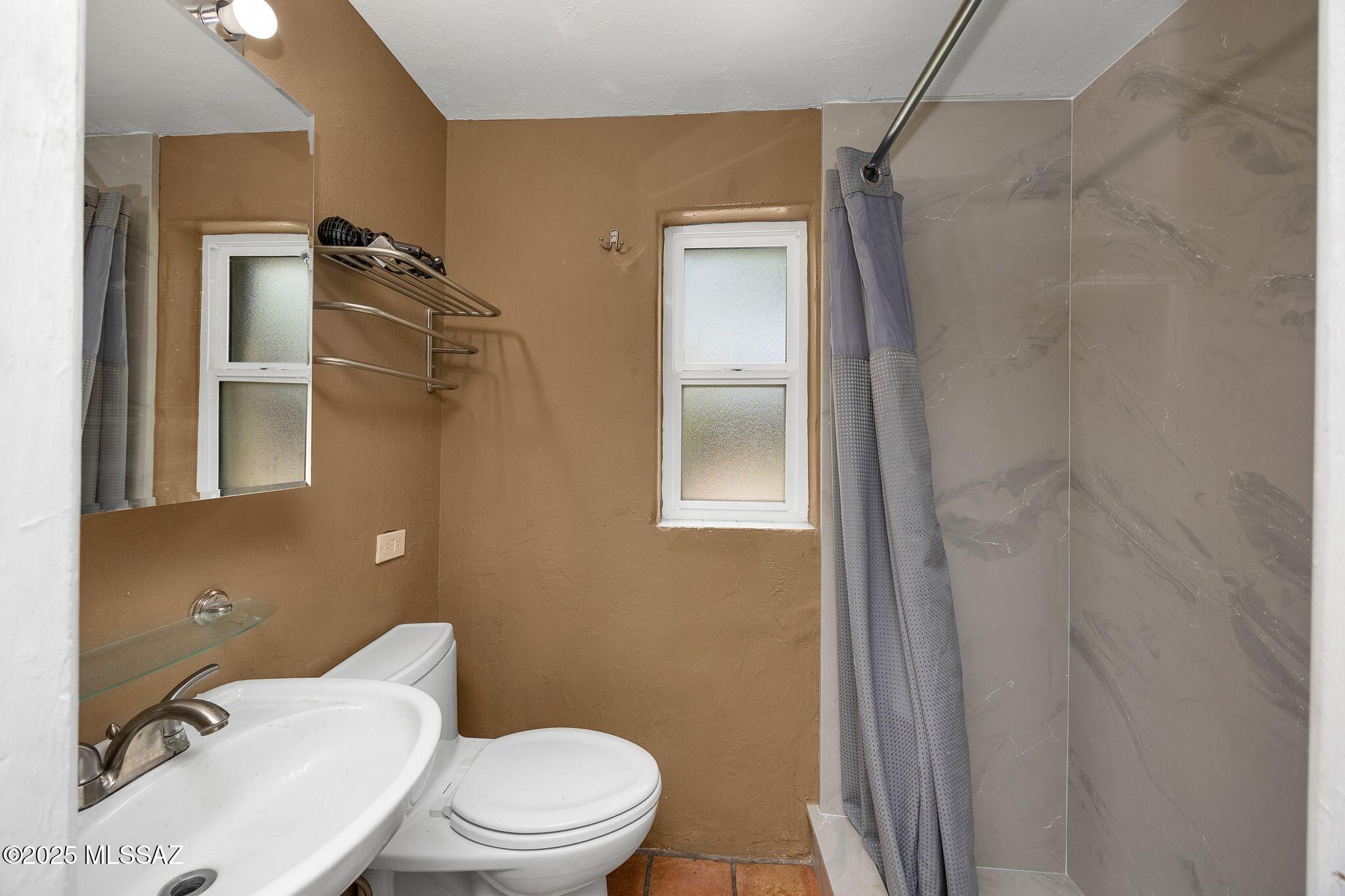 801 N Catalina Avenue