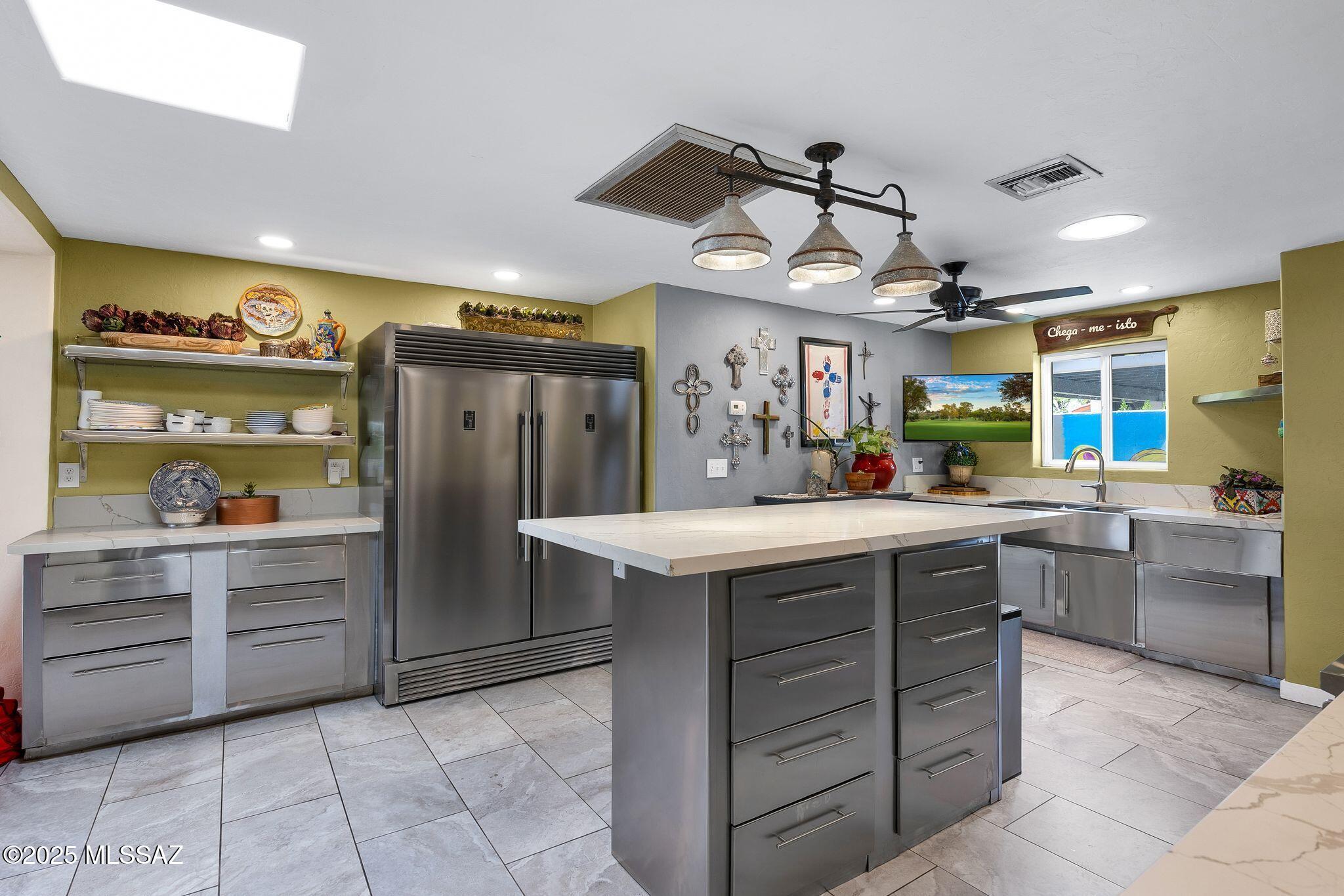 801 N Catalina Avenue