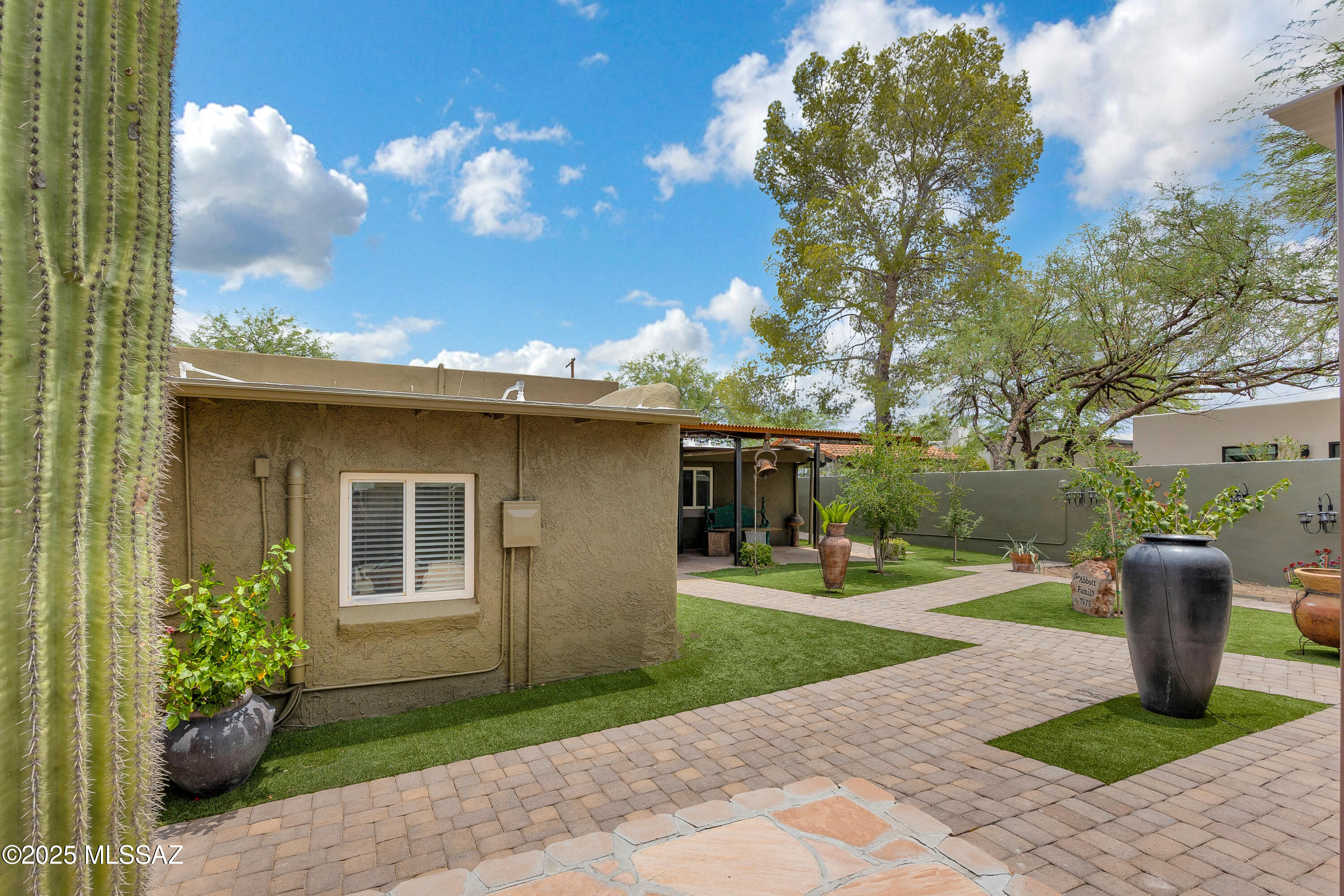 801 N Catalina Avenue