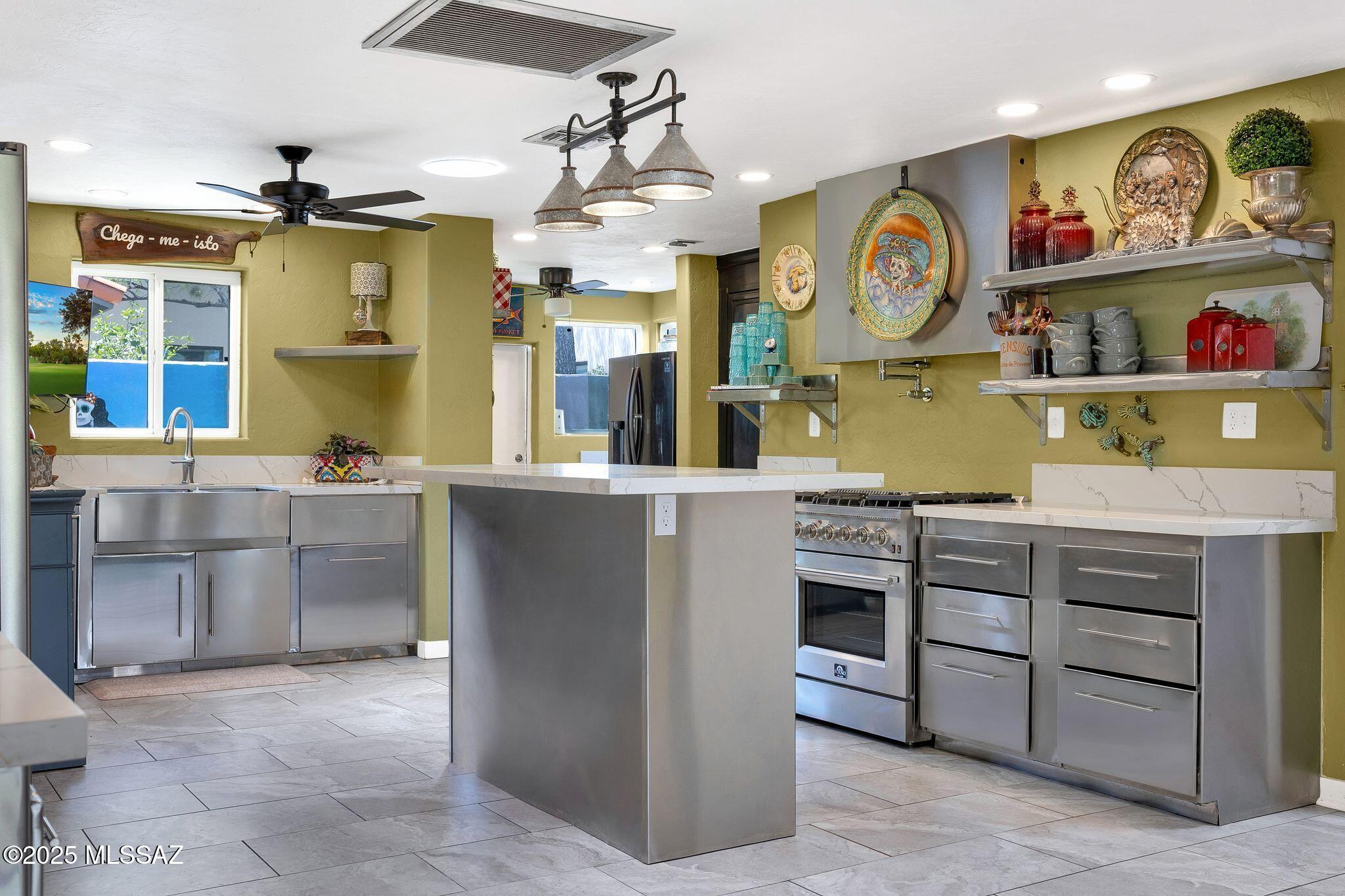 801 N Catalina Avenue