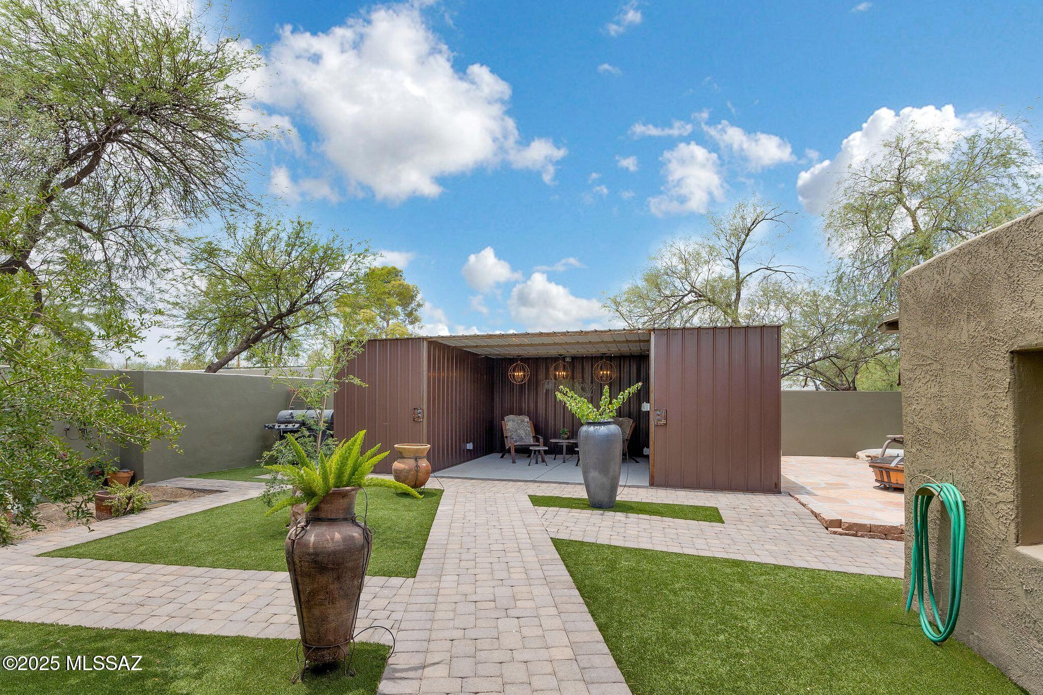 801 N Catalina Avenue