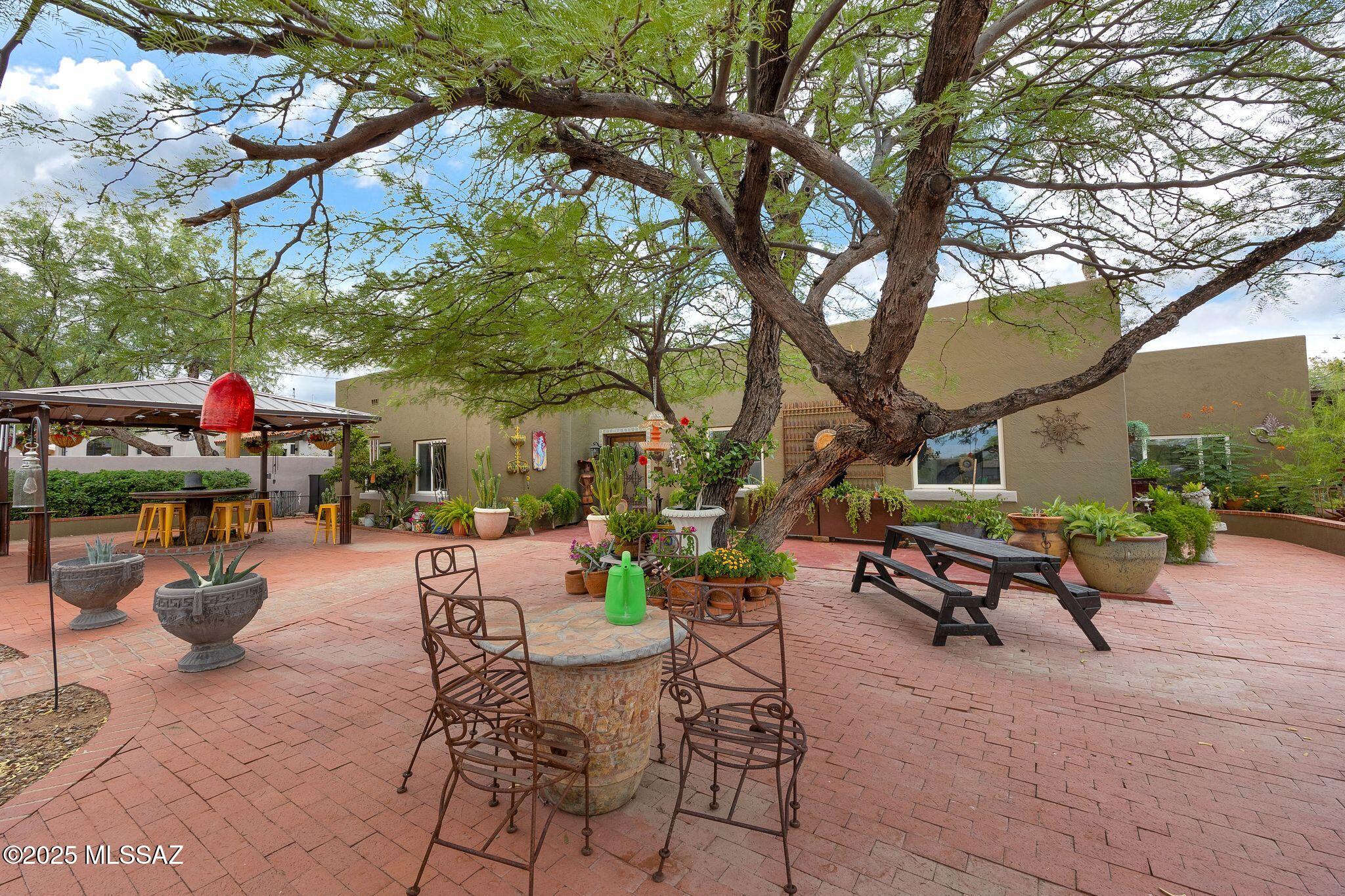 801 N Catalina Avenue