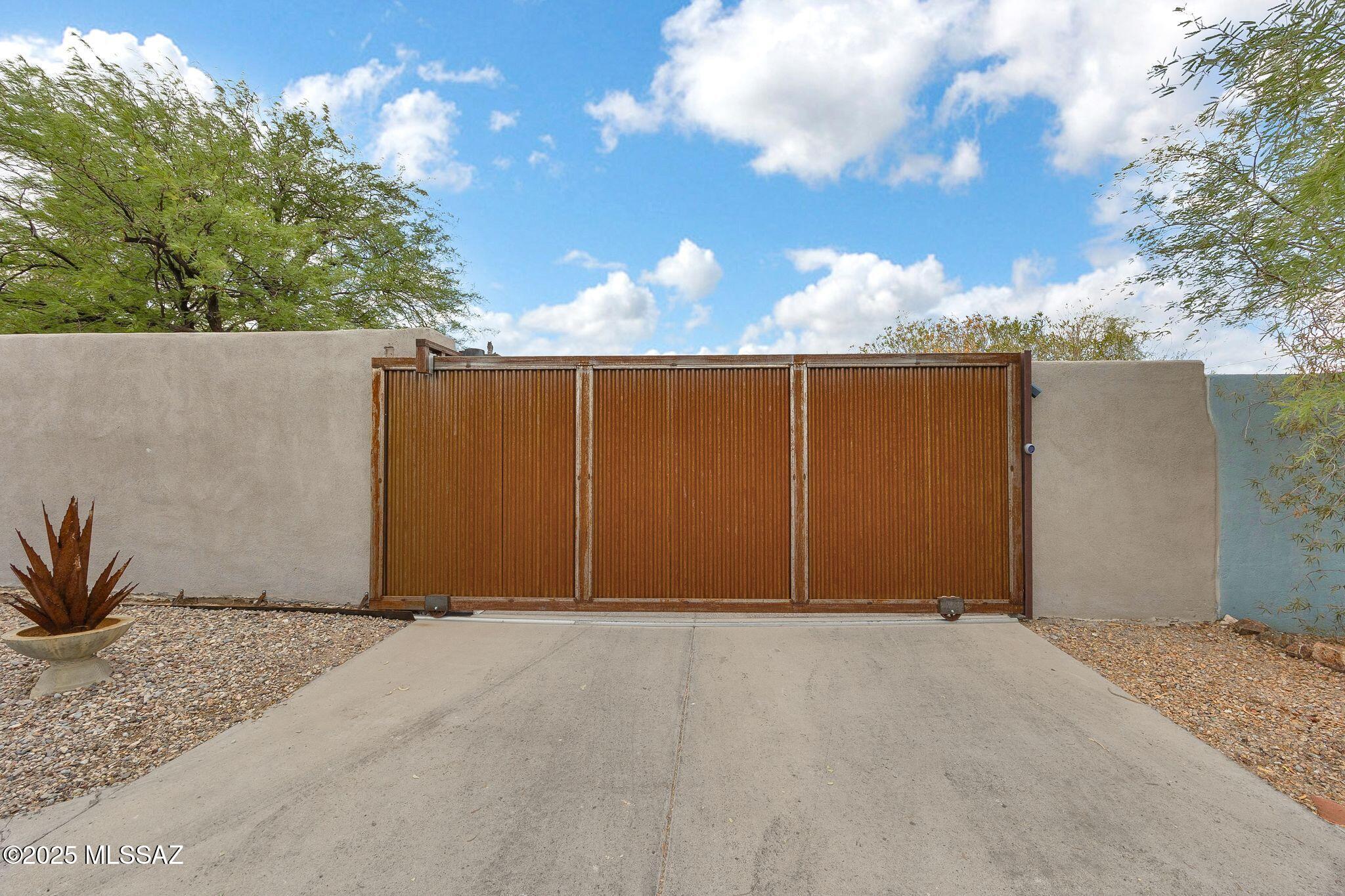 801 N Catalina Avenue