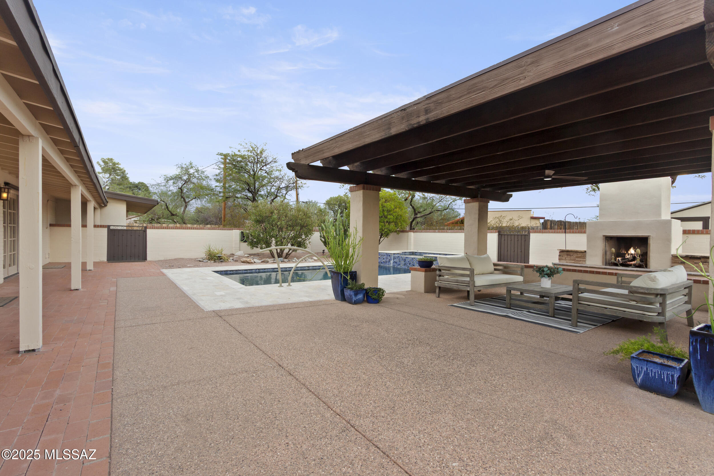 6052 E West Miramar Drive