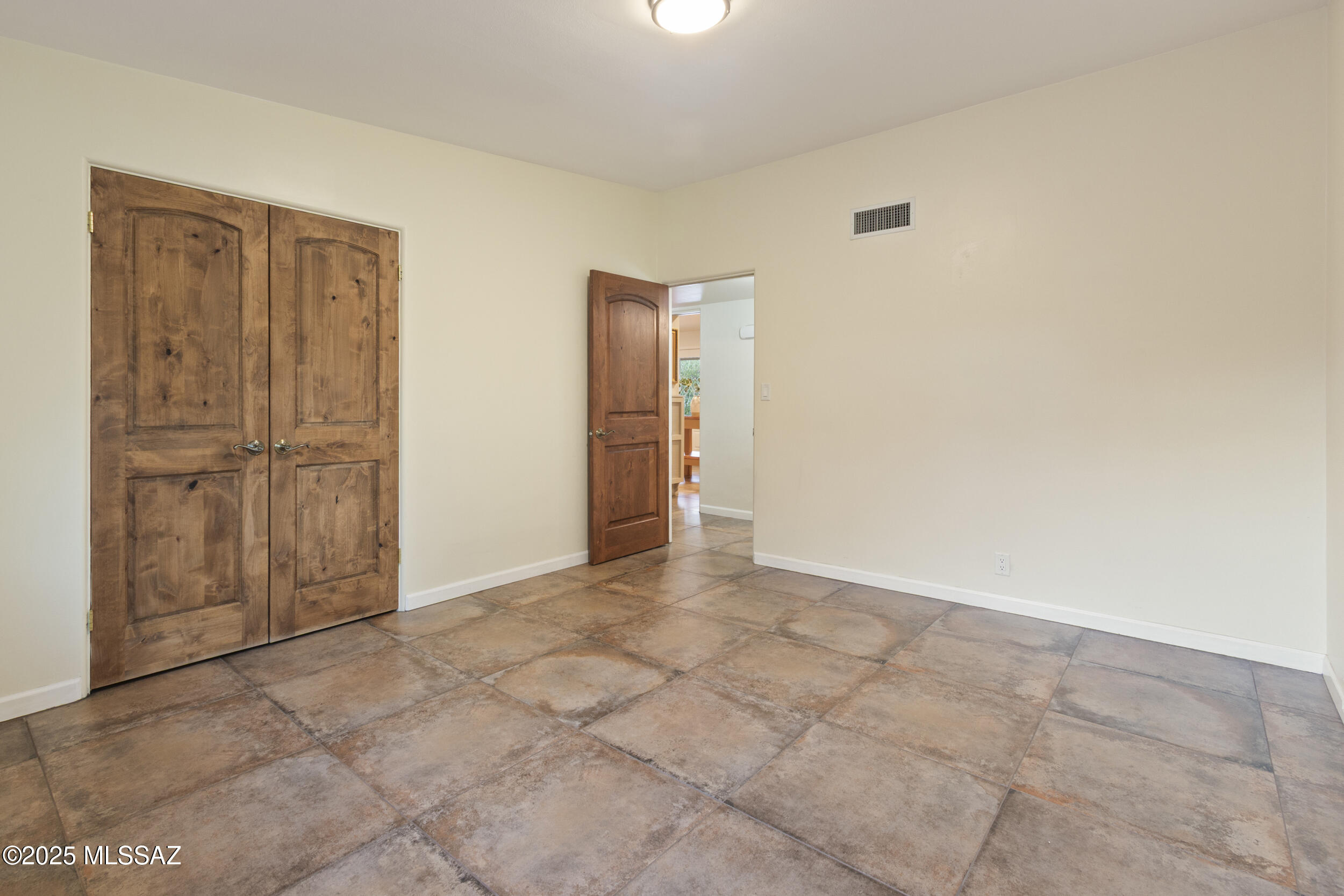 6052 E West Miramar Drive