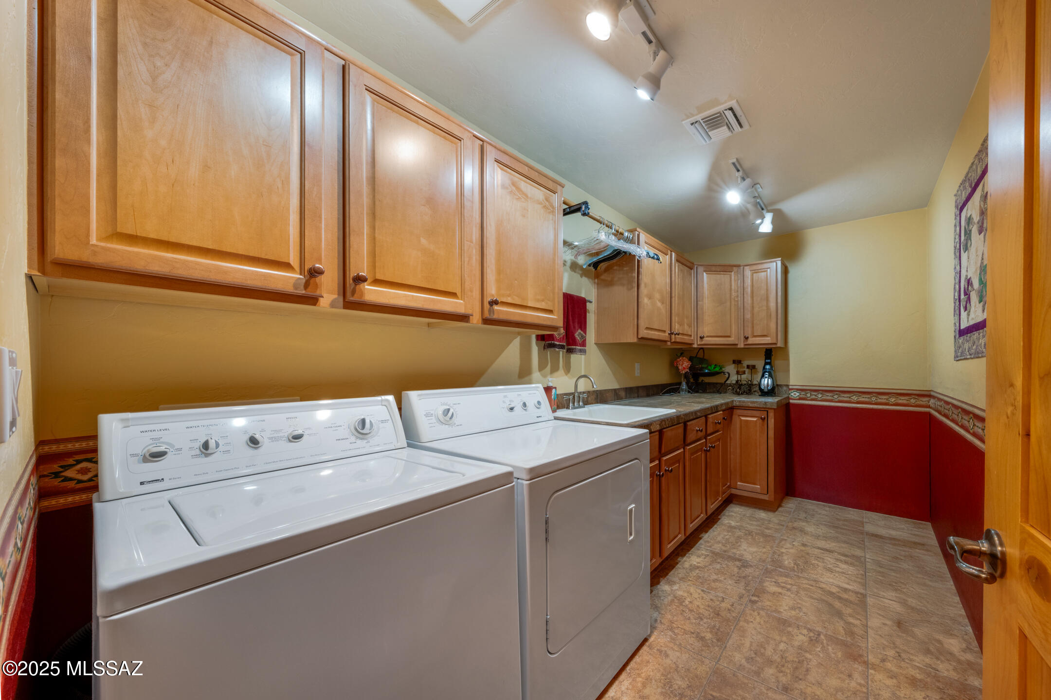 2201 S Lone Star Place
