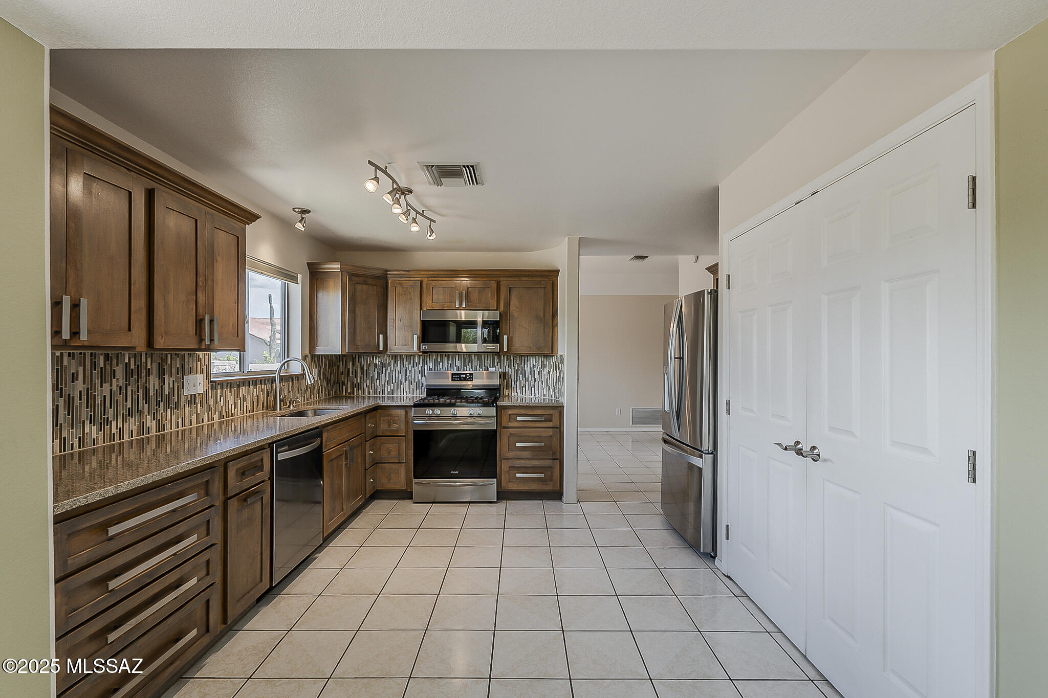 500 S Chalet Avenue
