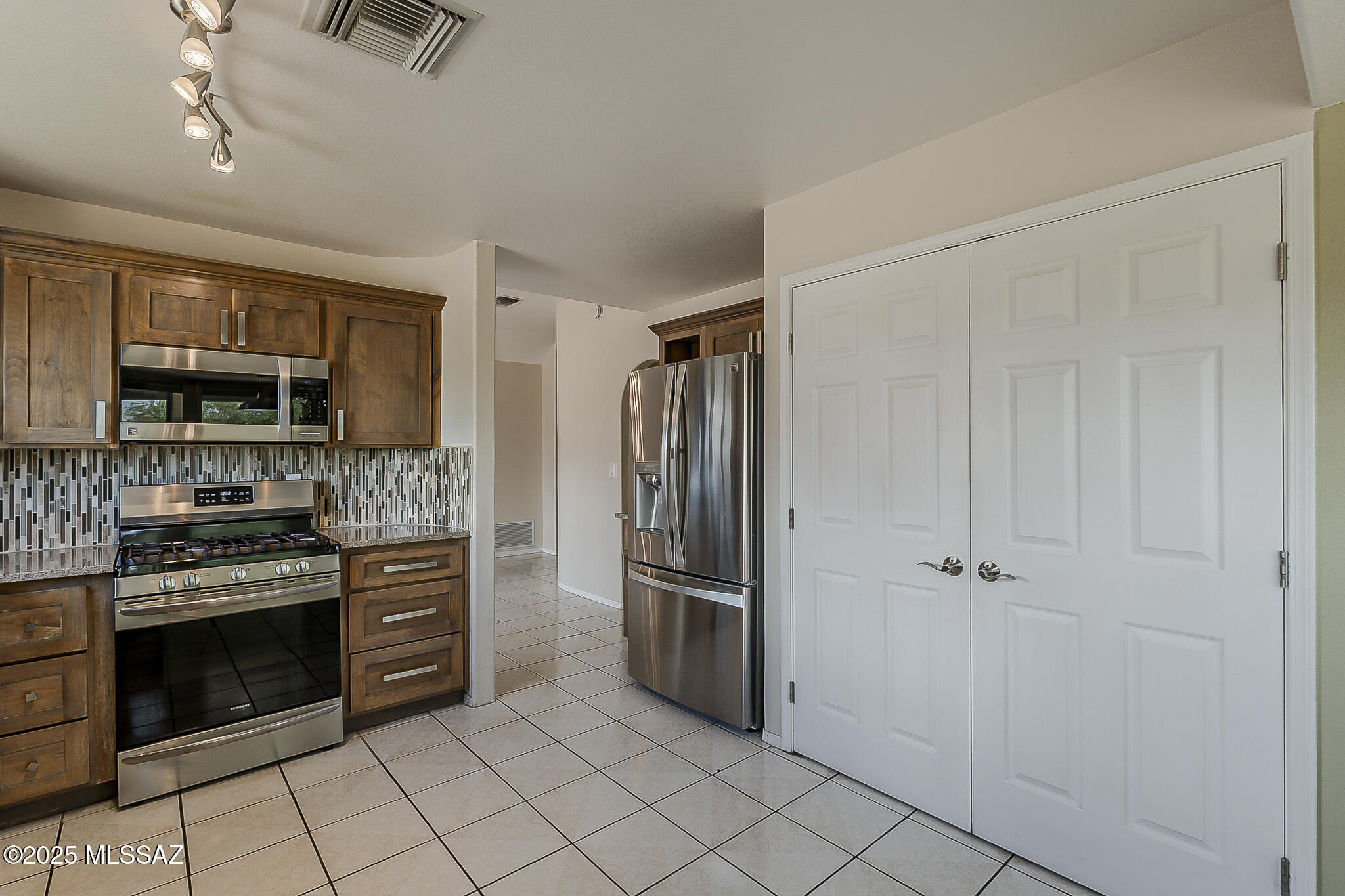 500 S Chalet Avenue