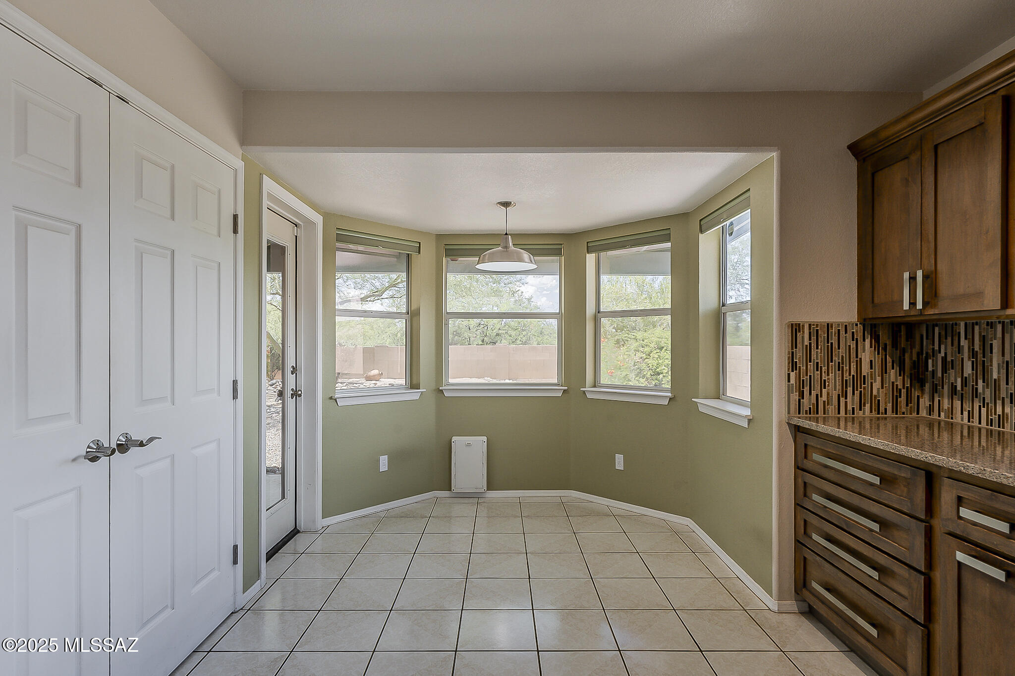 500 S Chalet Avenue