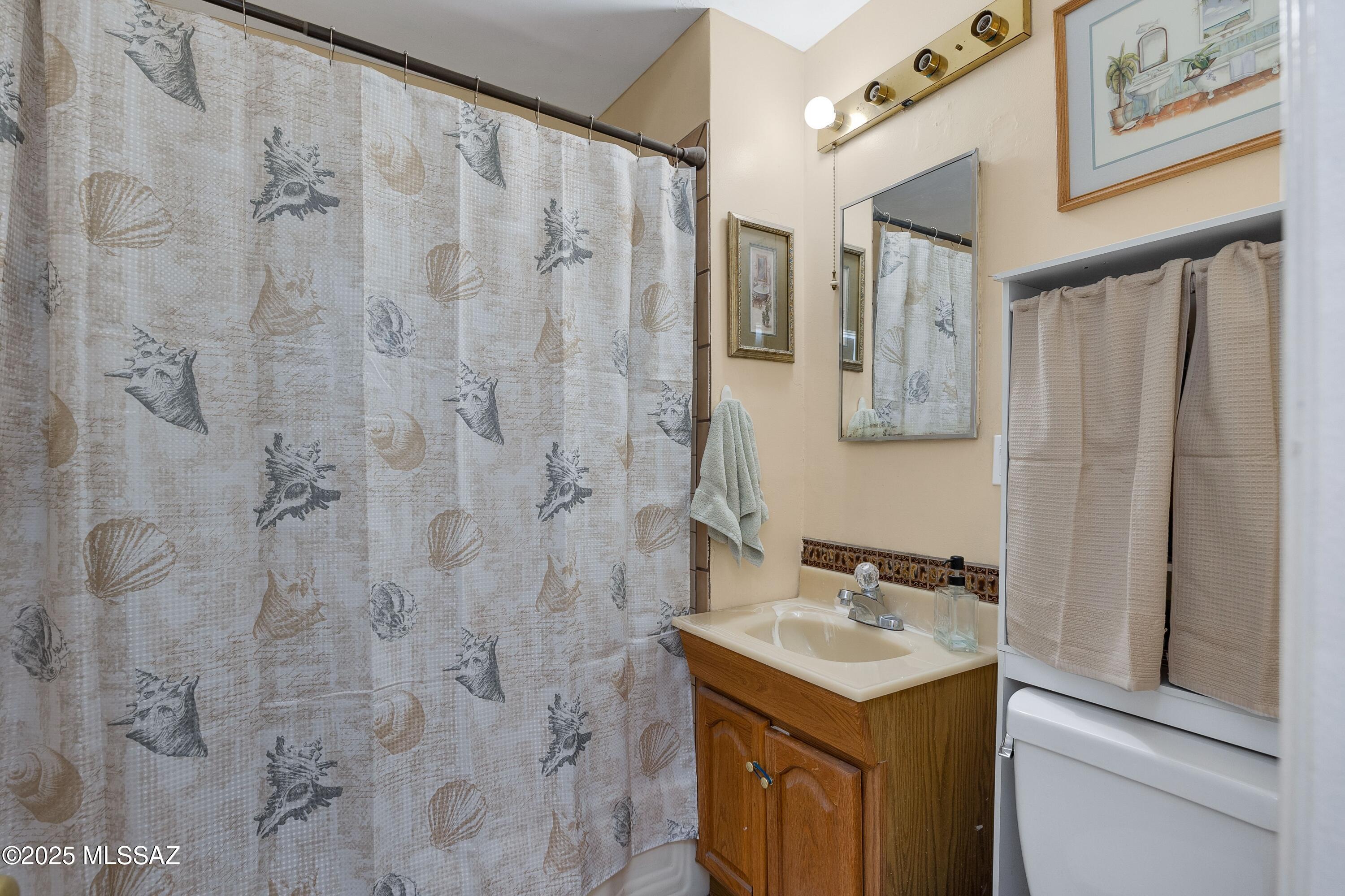 2502 N Fremont Avenue