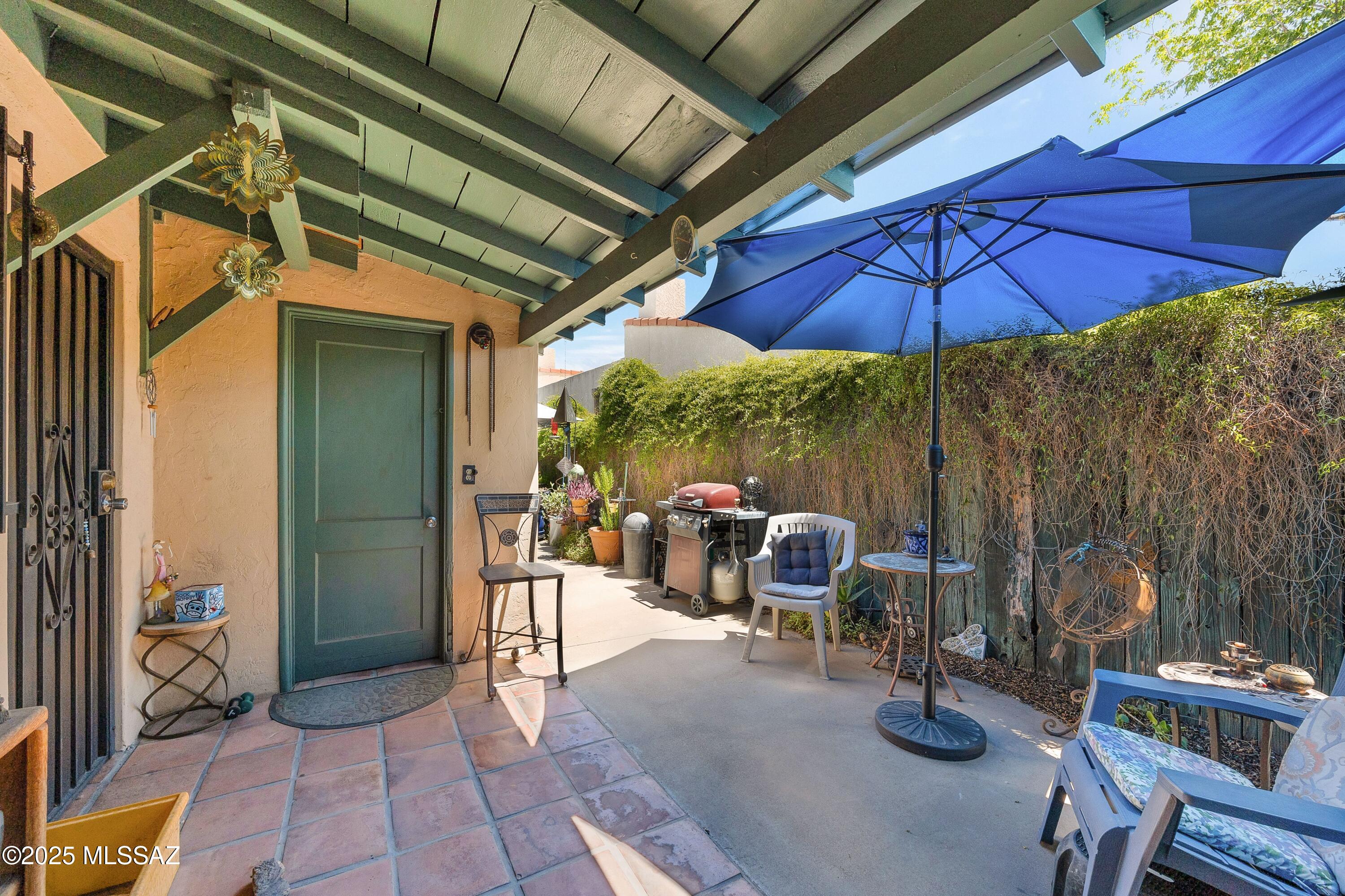 2502 N Fremont Avenue