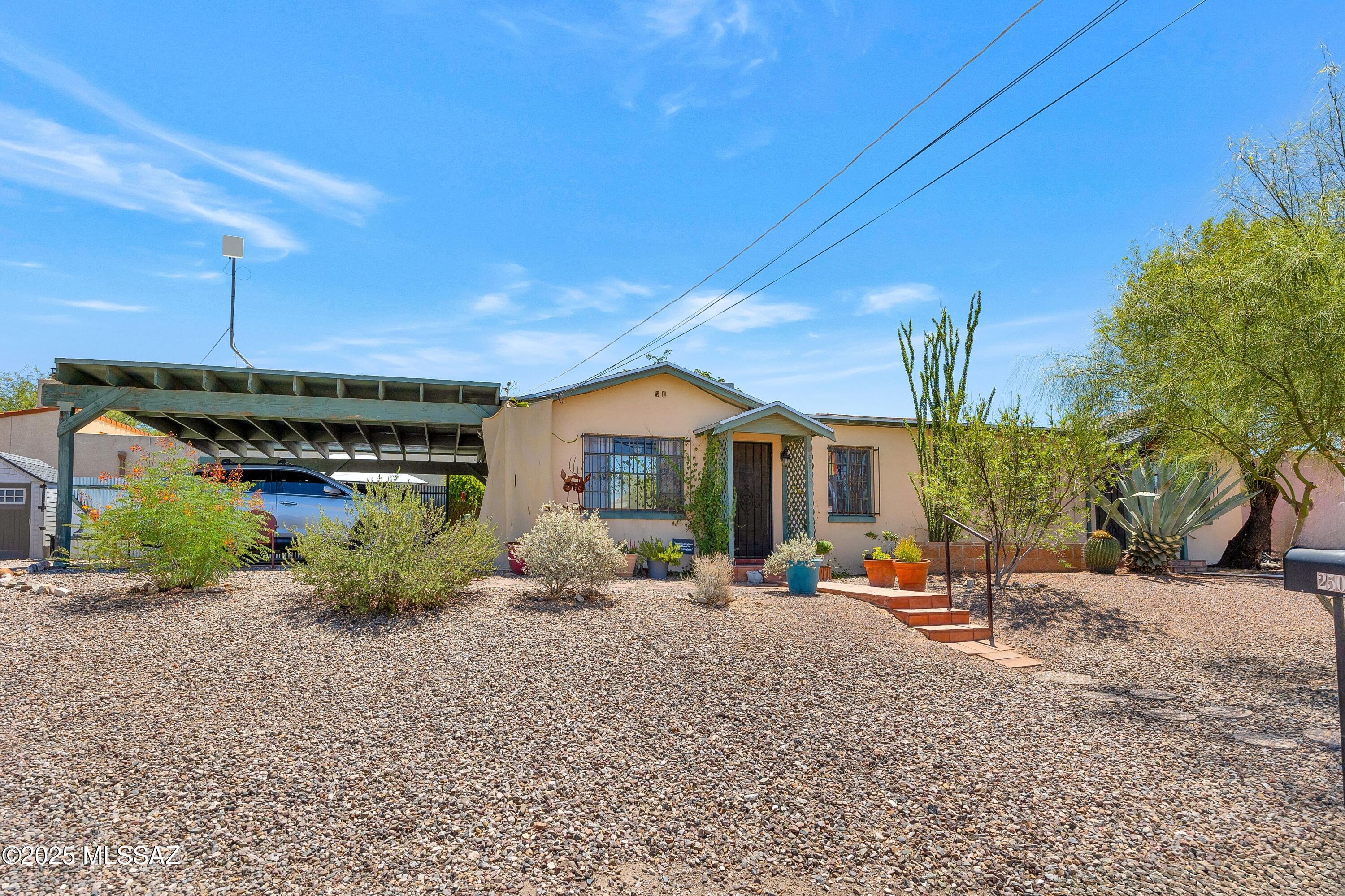 2502 N Fremont Avenue