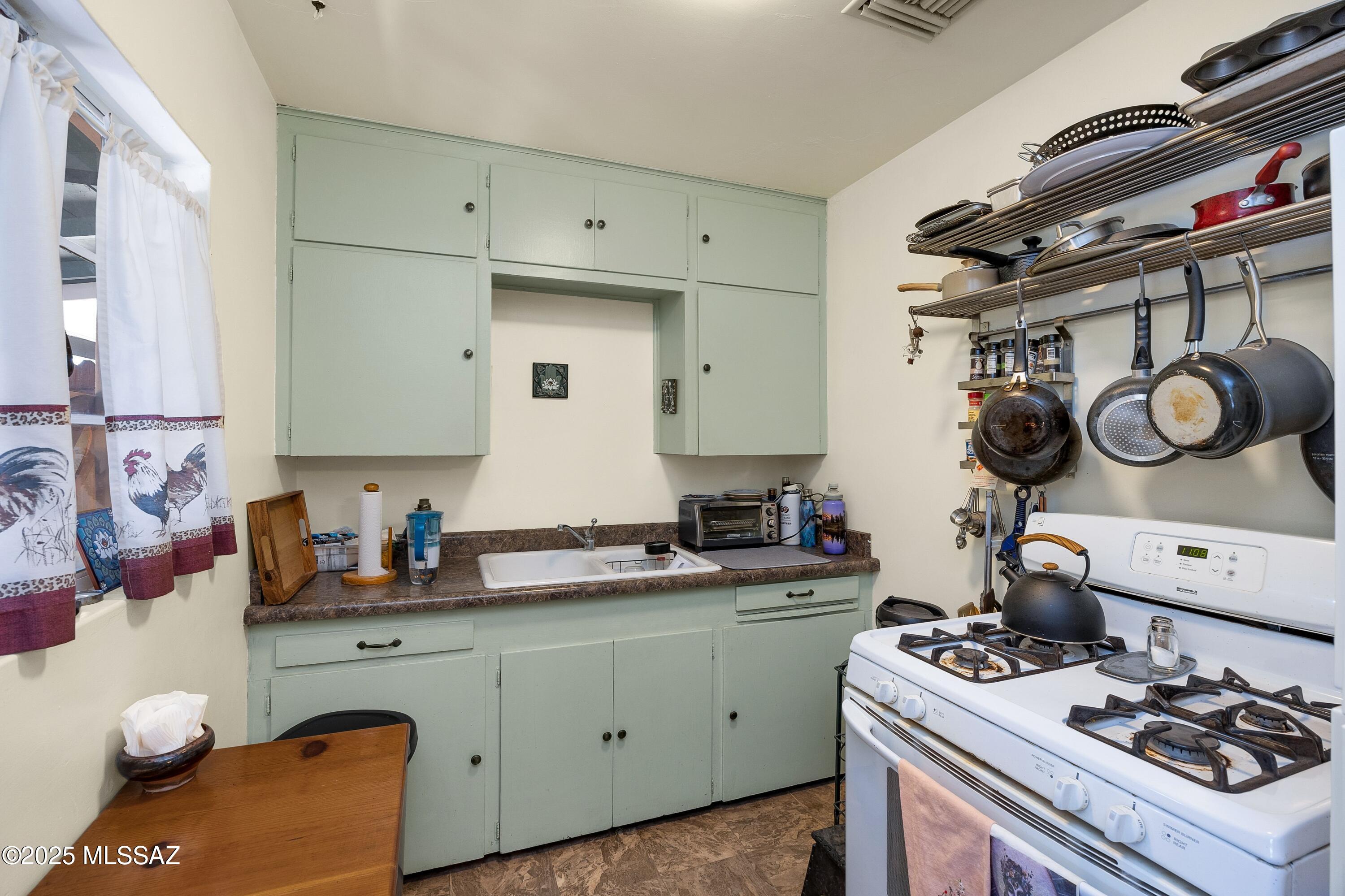 2502 N Fremont Avenue