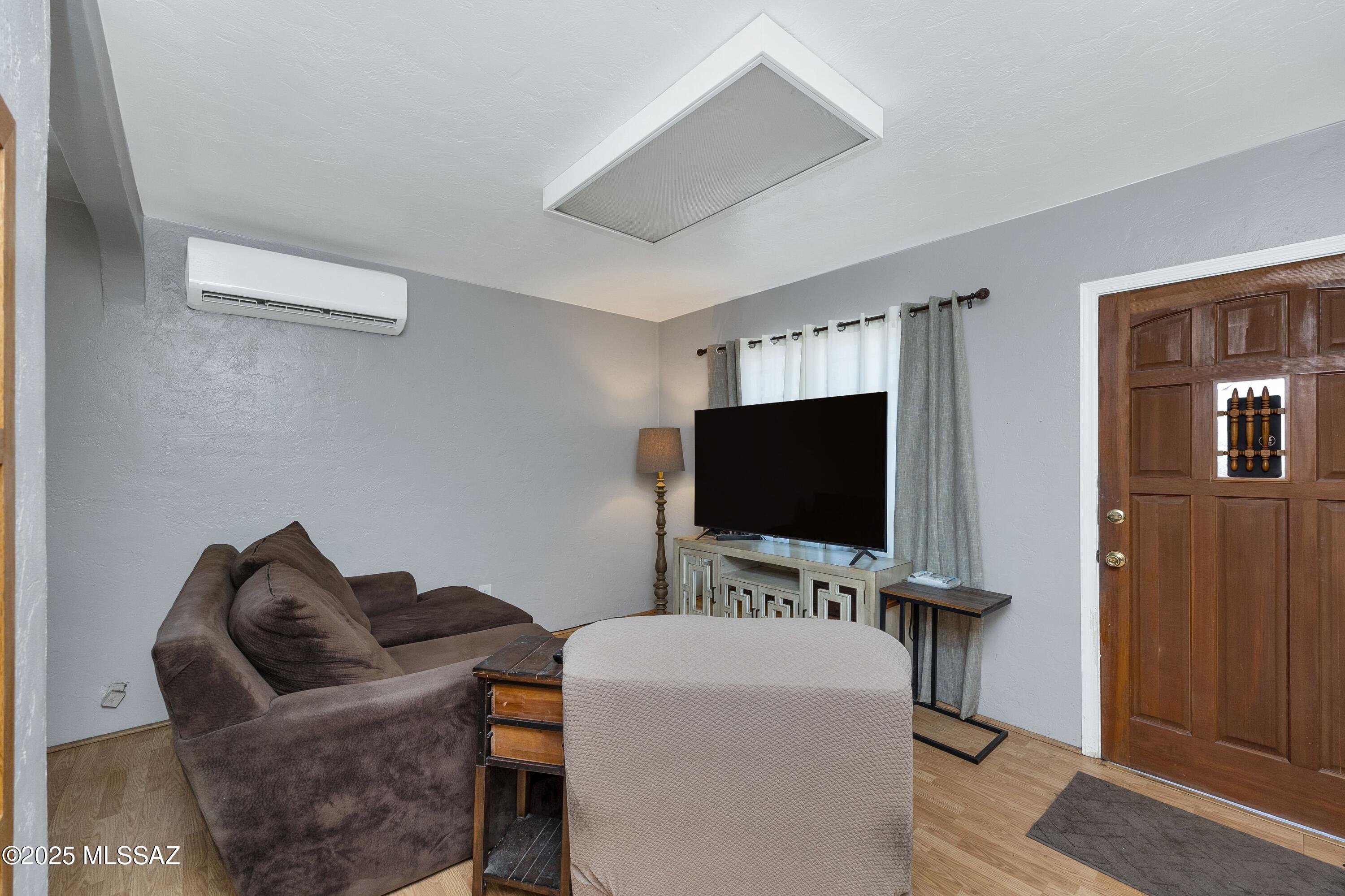 2502 N Fremont Avenue