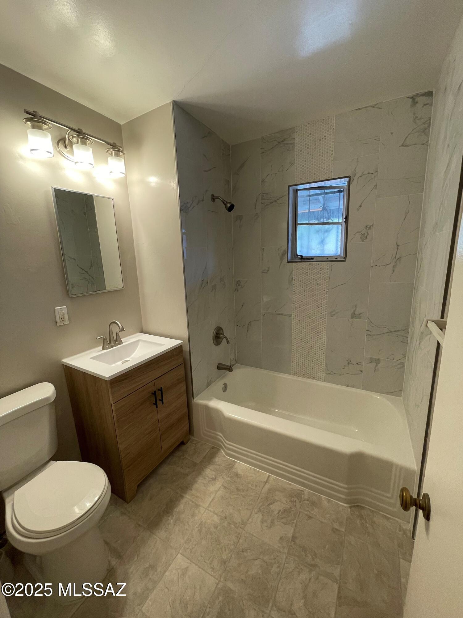 2502 N Fremont Avenue