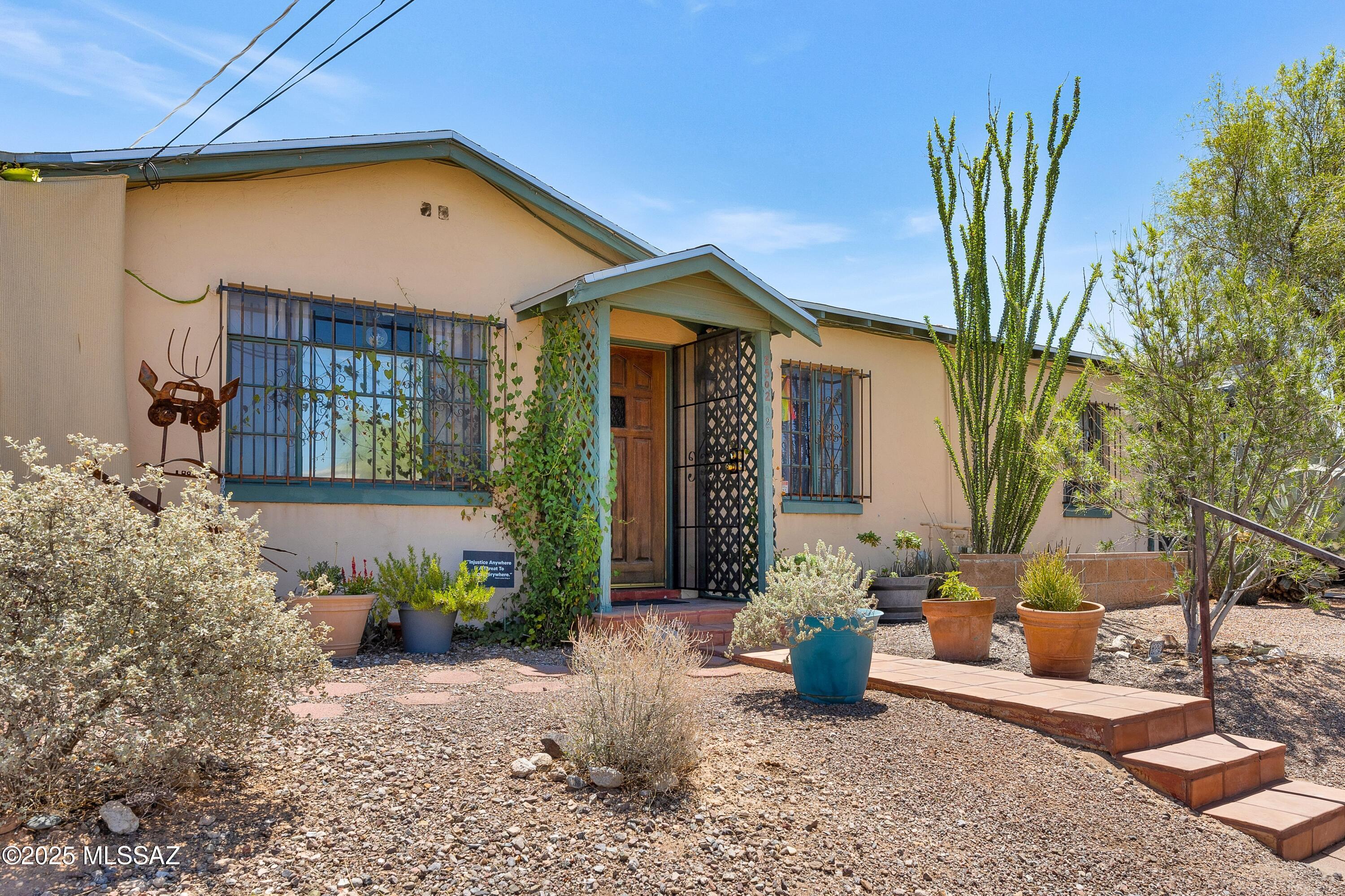 2502 N Fremont Avenue