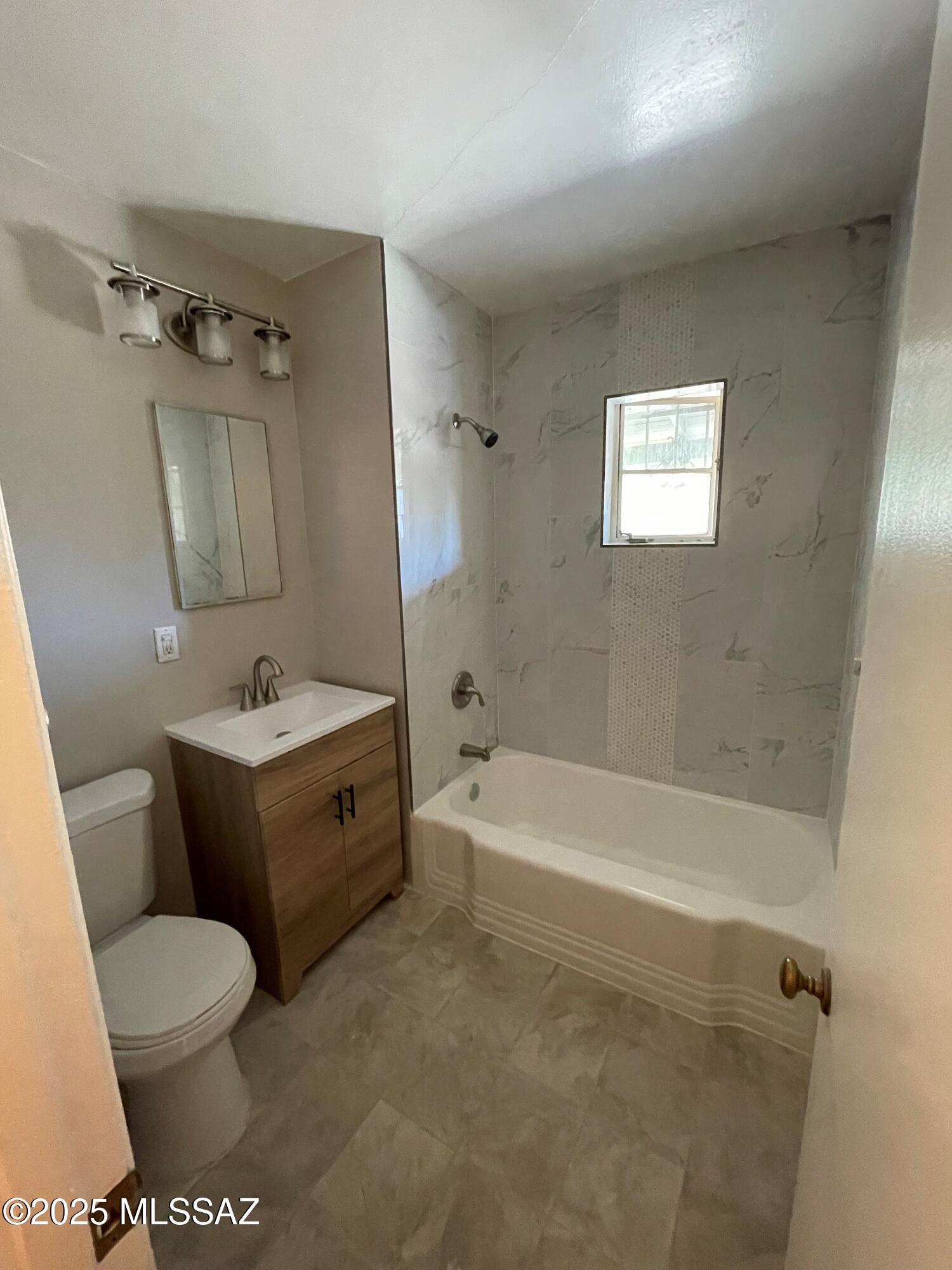 2502 N Fremont Avenue