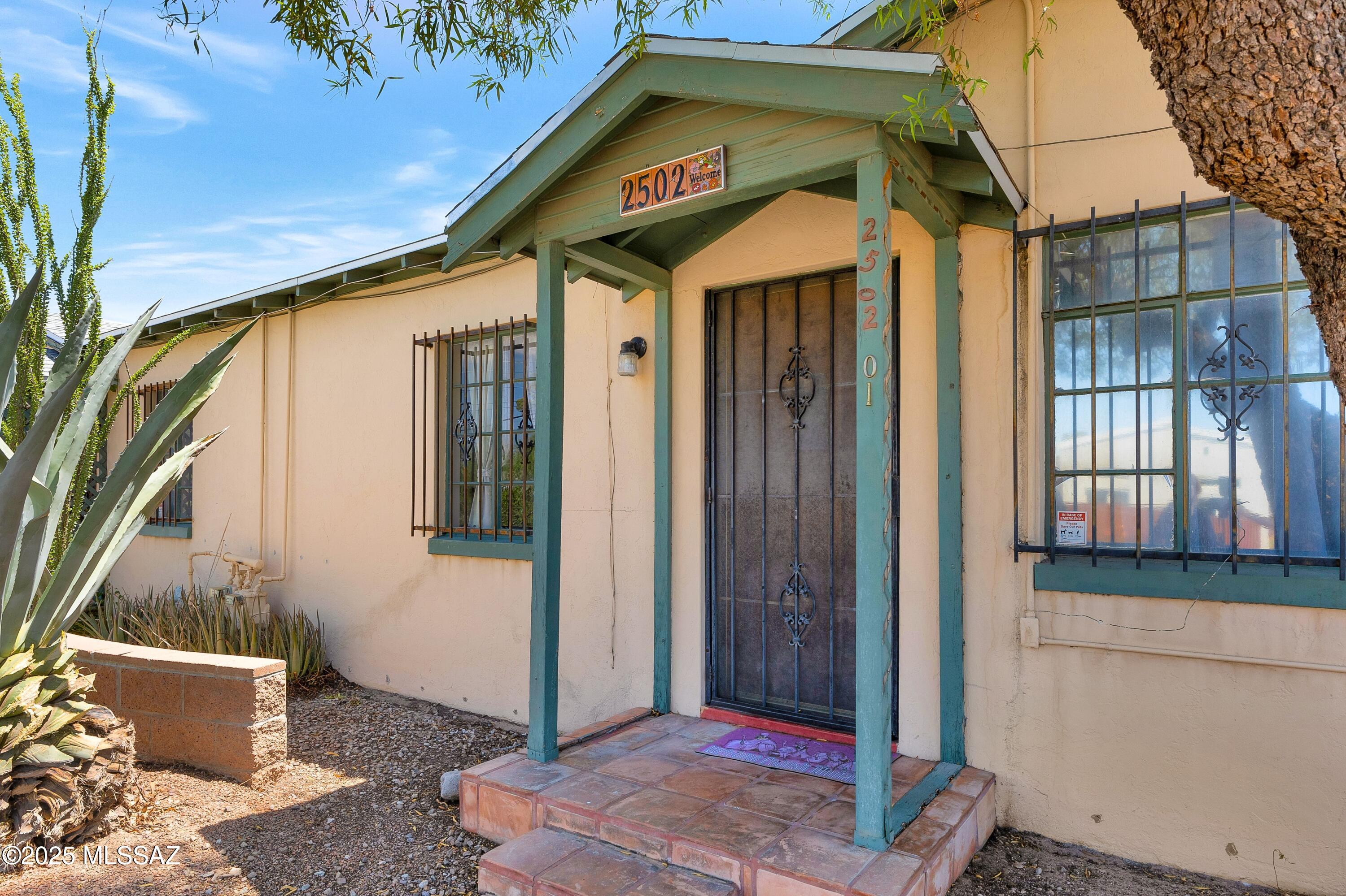 2502 N Fremont Avenue