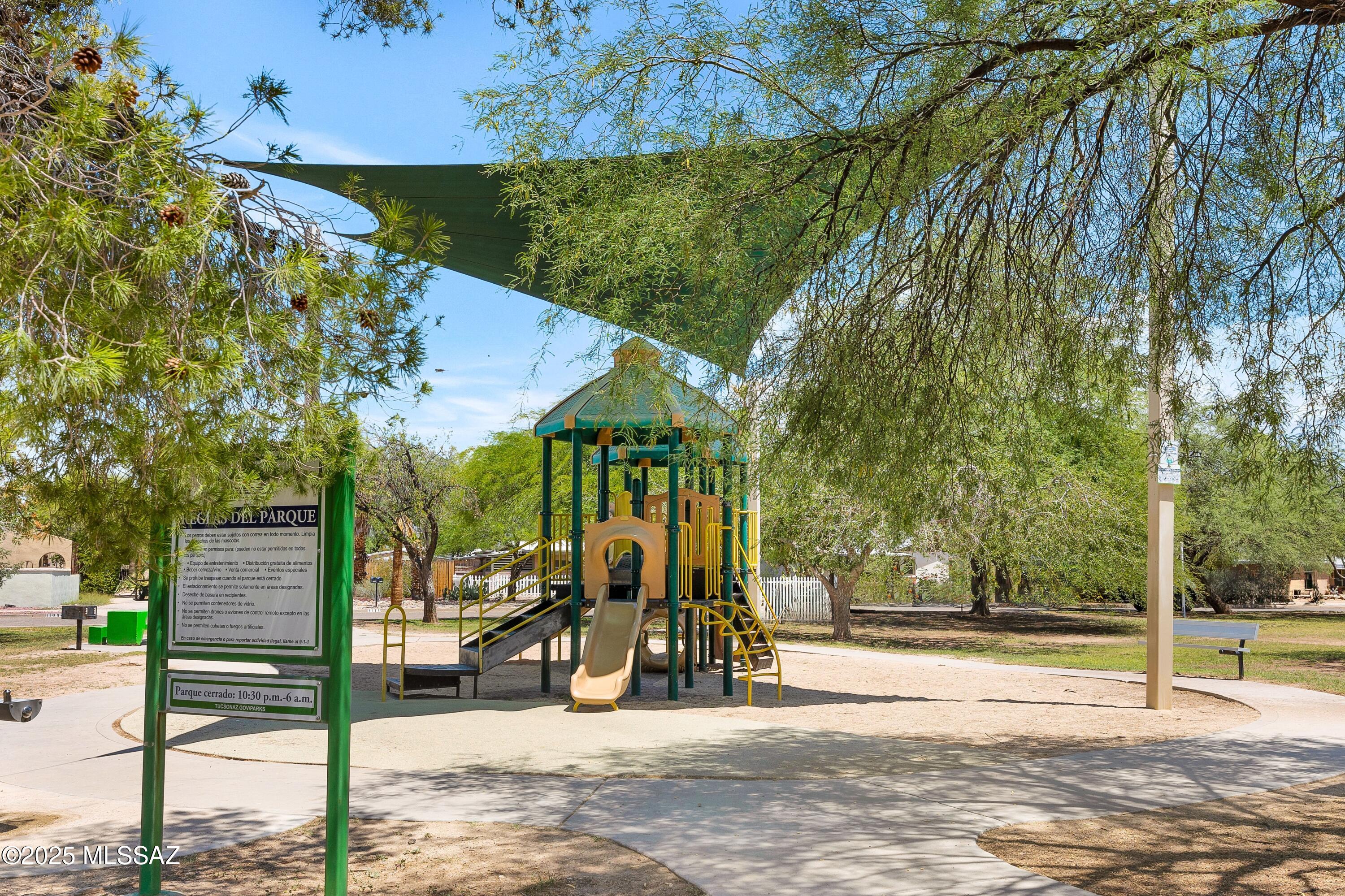 2502 N Fremont Avenue