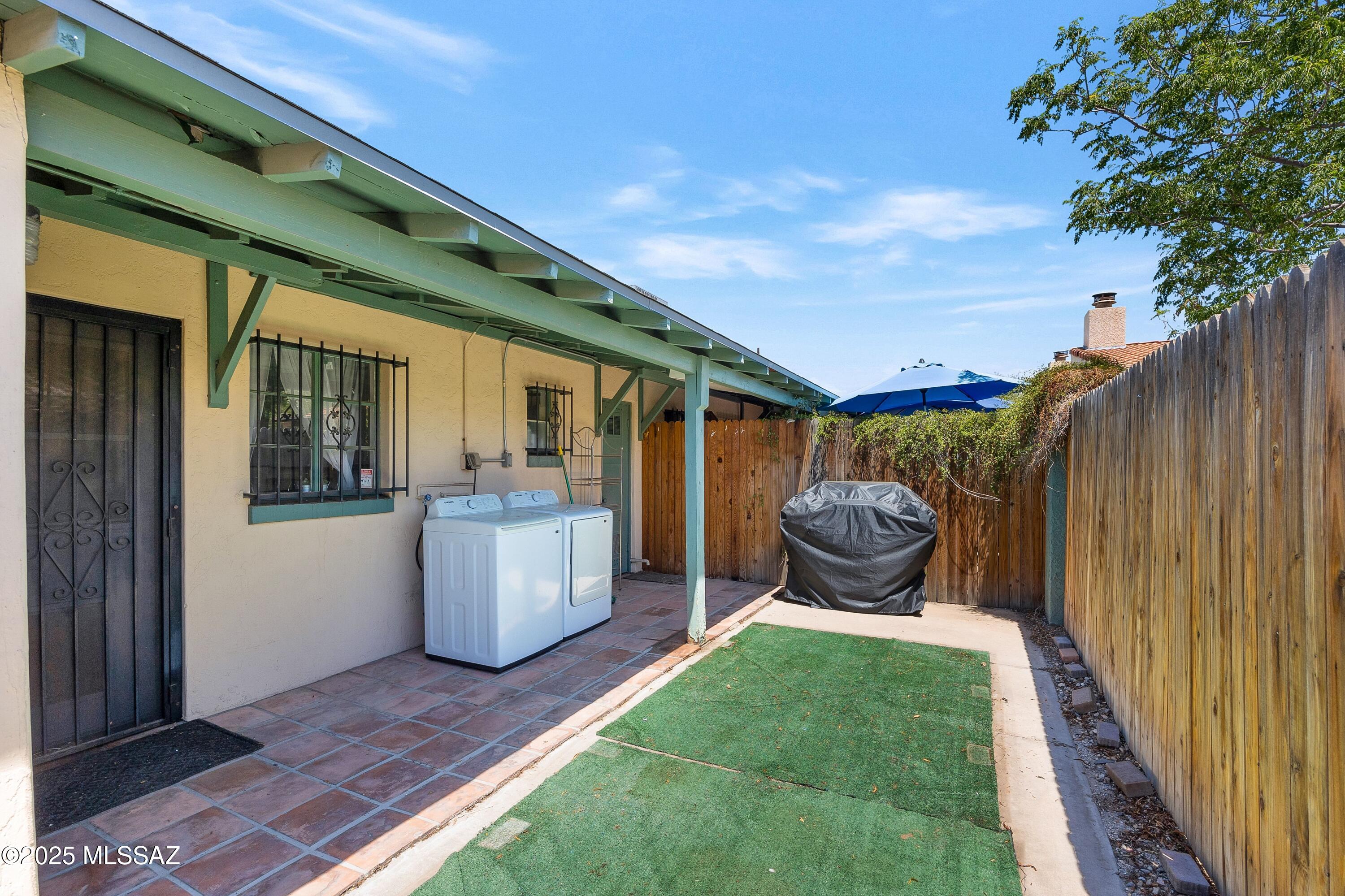 2502 N Fremont Avenue