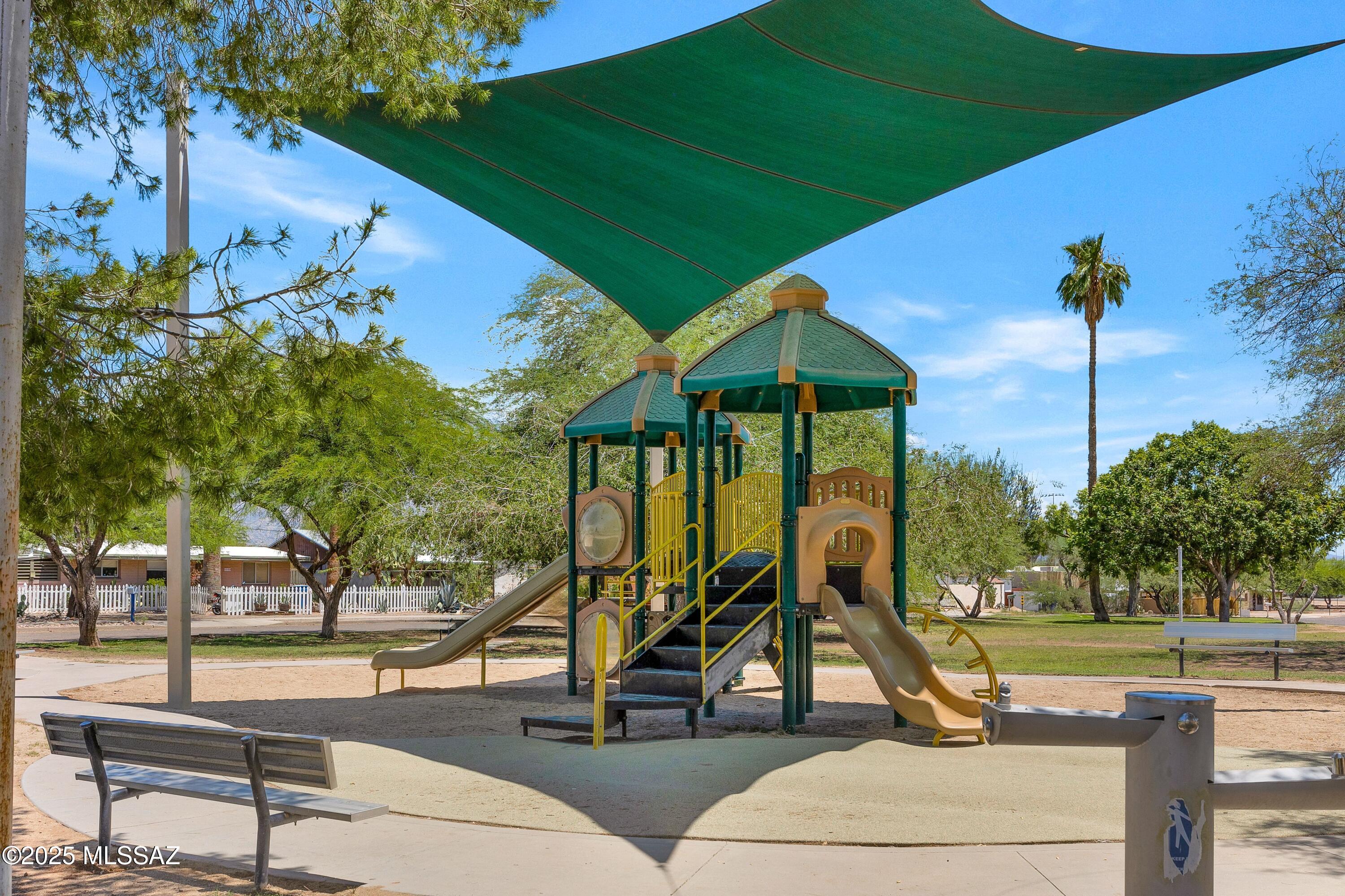 2502 N Fremont Avenue