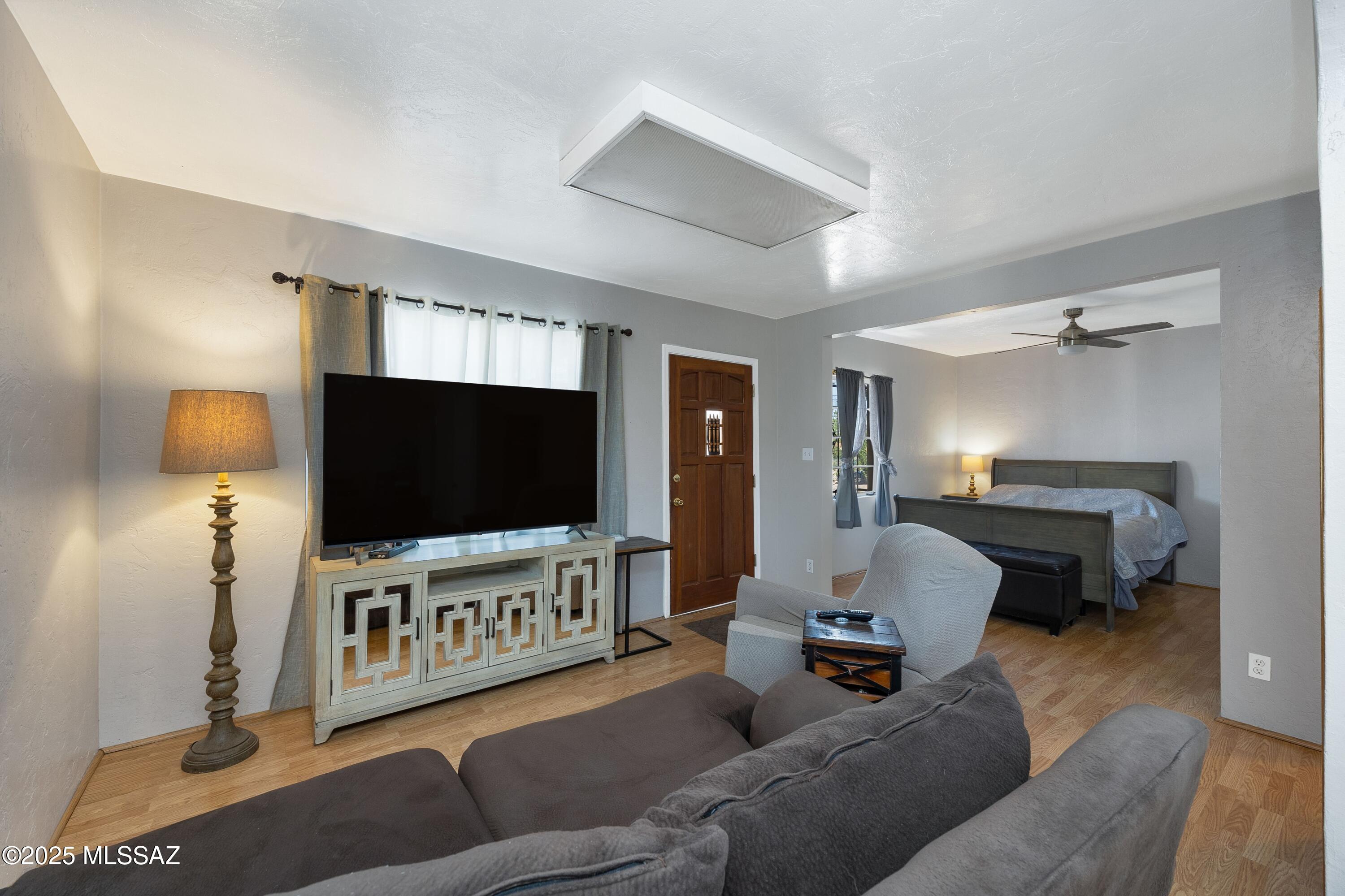 2502 N Fremont Avenue