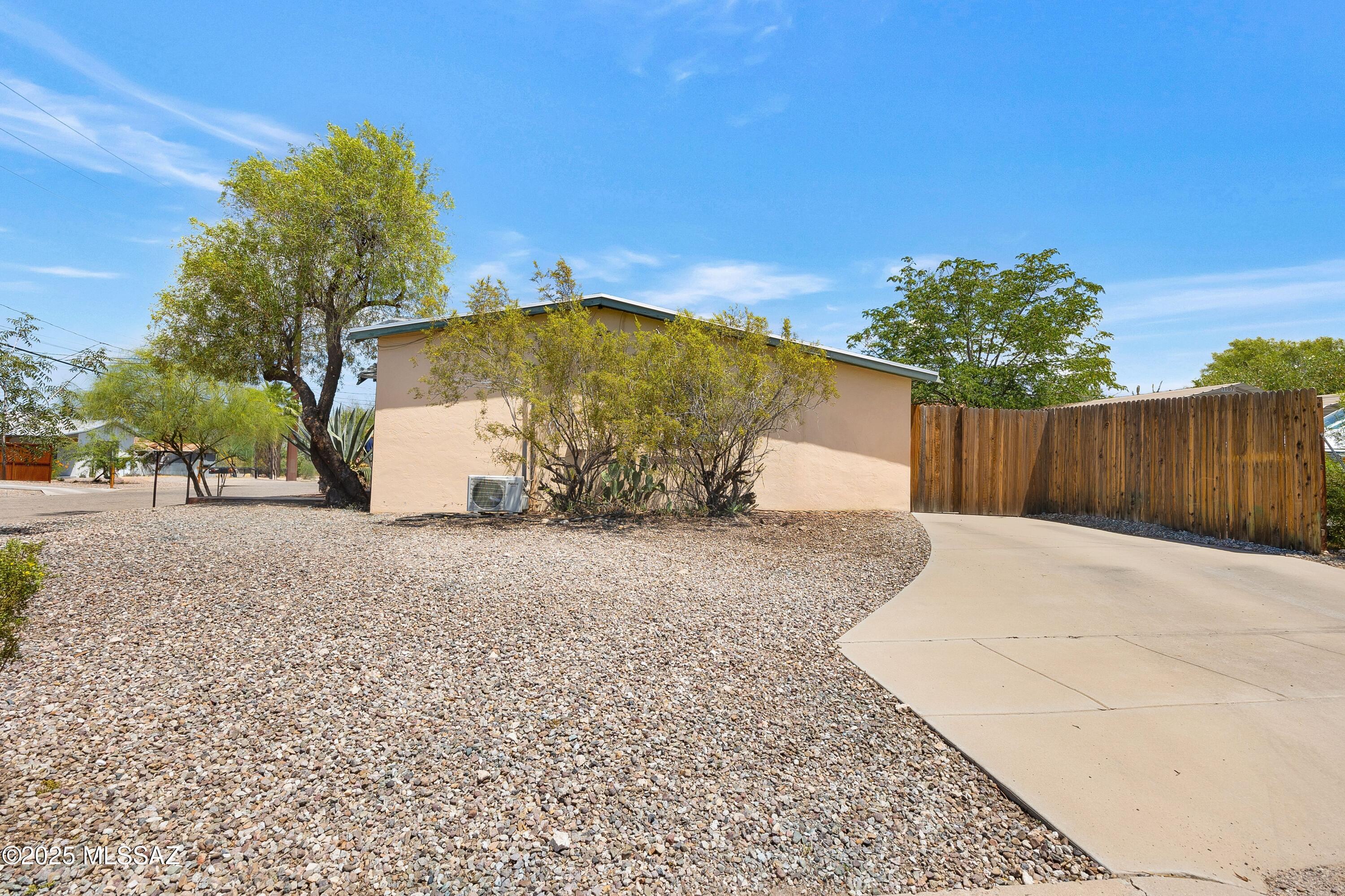 2502 N Fremont Avenue