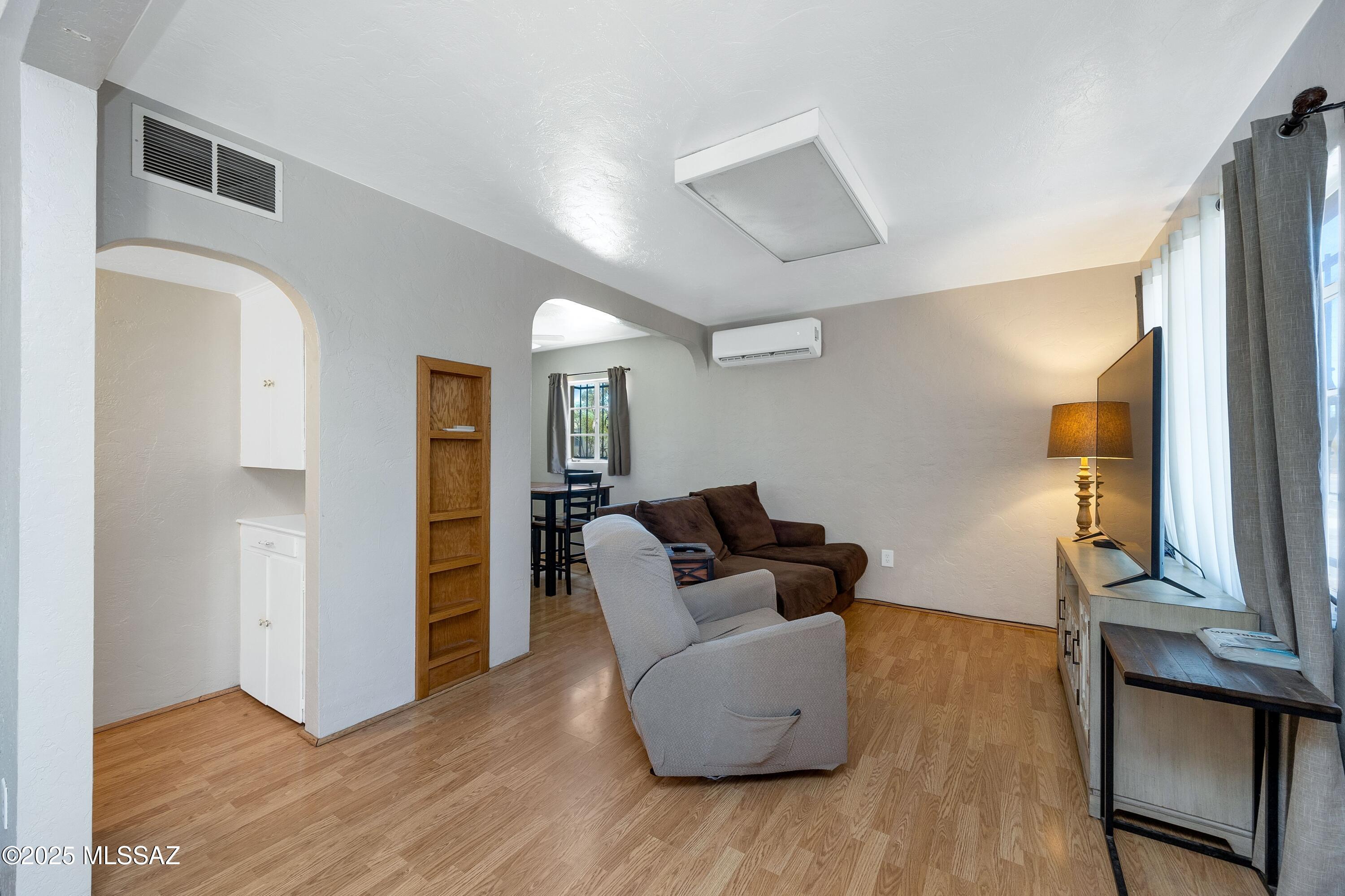 2502 N Fremont Avenue