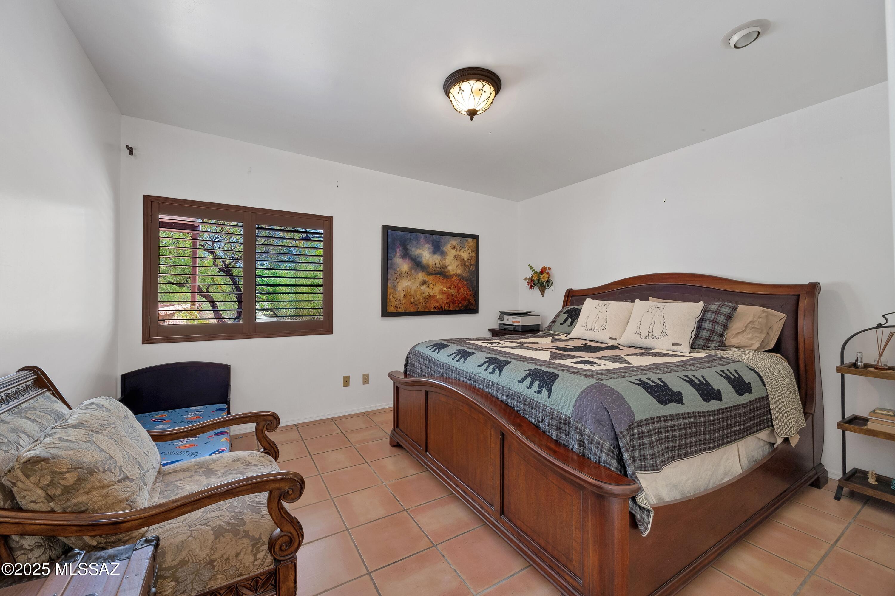 12017 E Claim Jumper Square